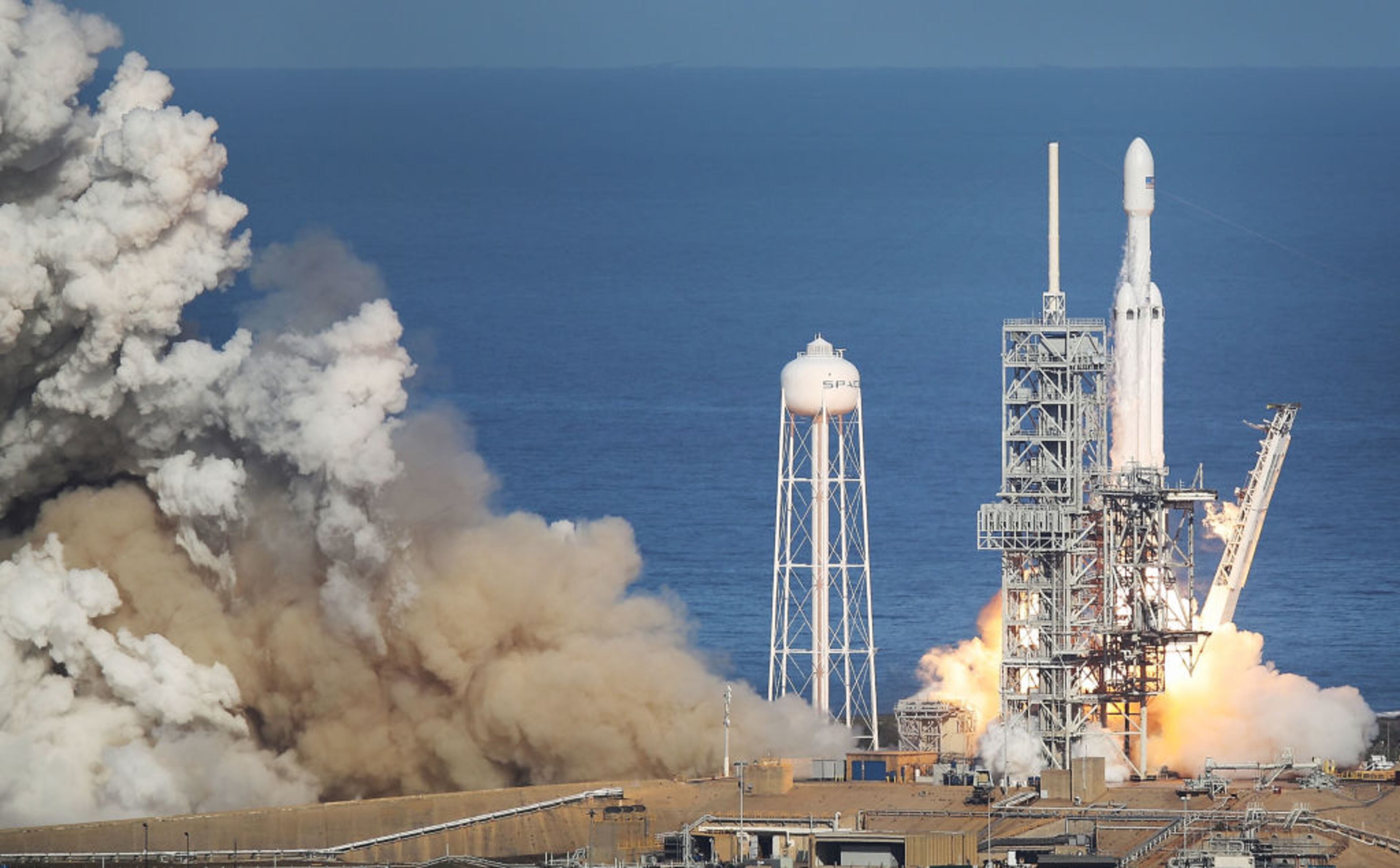 CAPE CANAVERAL, FL - FEBRUARY 06: The SpaceX Falcon Heavy rocket lifts off from launch pad 39A at Kennedy Space Center on February 6, 2018 in Cape Canaveral, Florida. The rocket is the most powerful rocket in the world and is carrying a Tesla Roadster into orbit. (Photo by Joe Raedle/Getty Images)