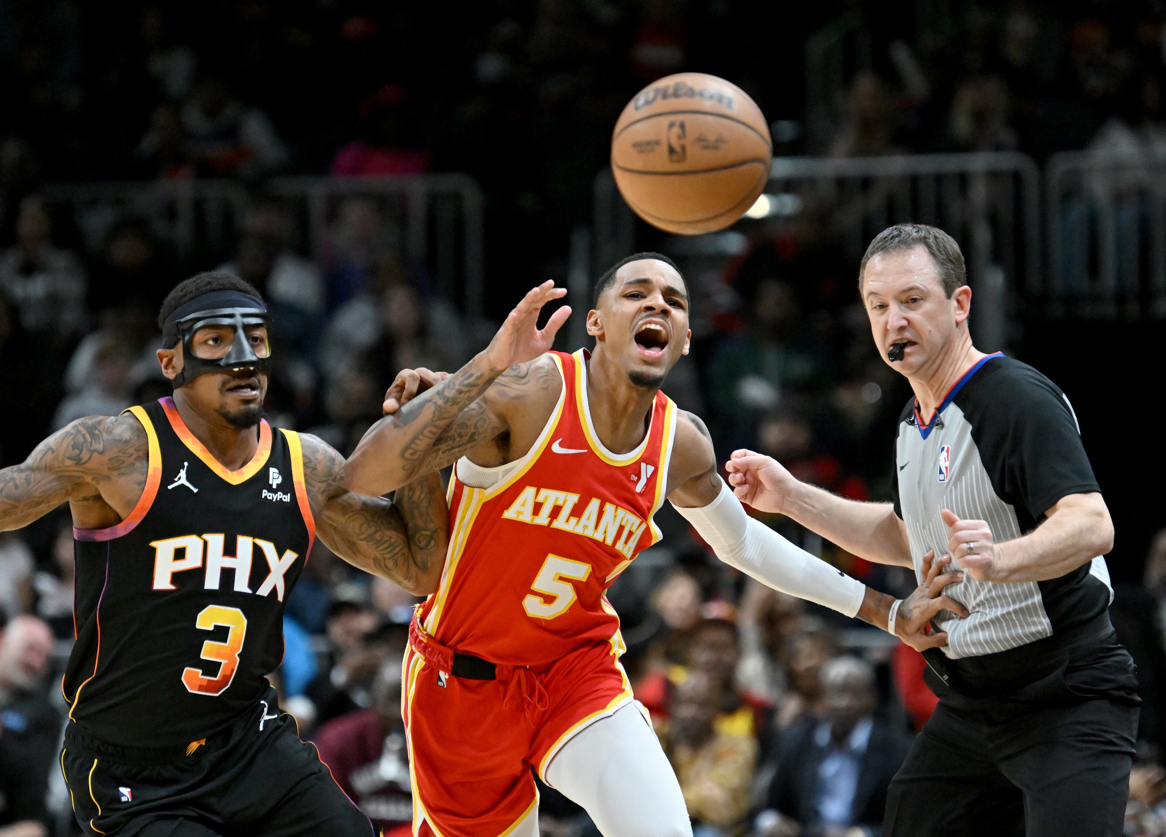 Atlanta Hawks guard Dejounte Murray (5) and Phoenix Suns guard Bradley Beal (3) go for a loose ball during the first half in an NBA basketball game at State Farm Arena, Friday, February 2, 2024, in Atlanta. (Hyosub Shin / Hyosub.Shin@ajc.com)