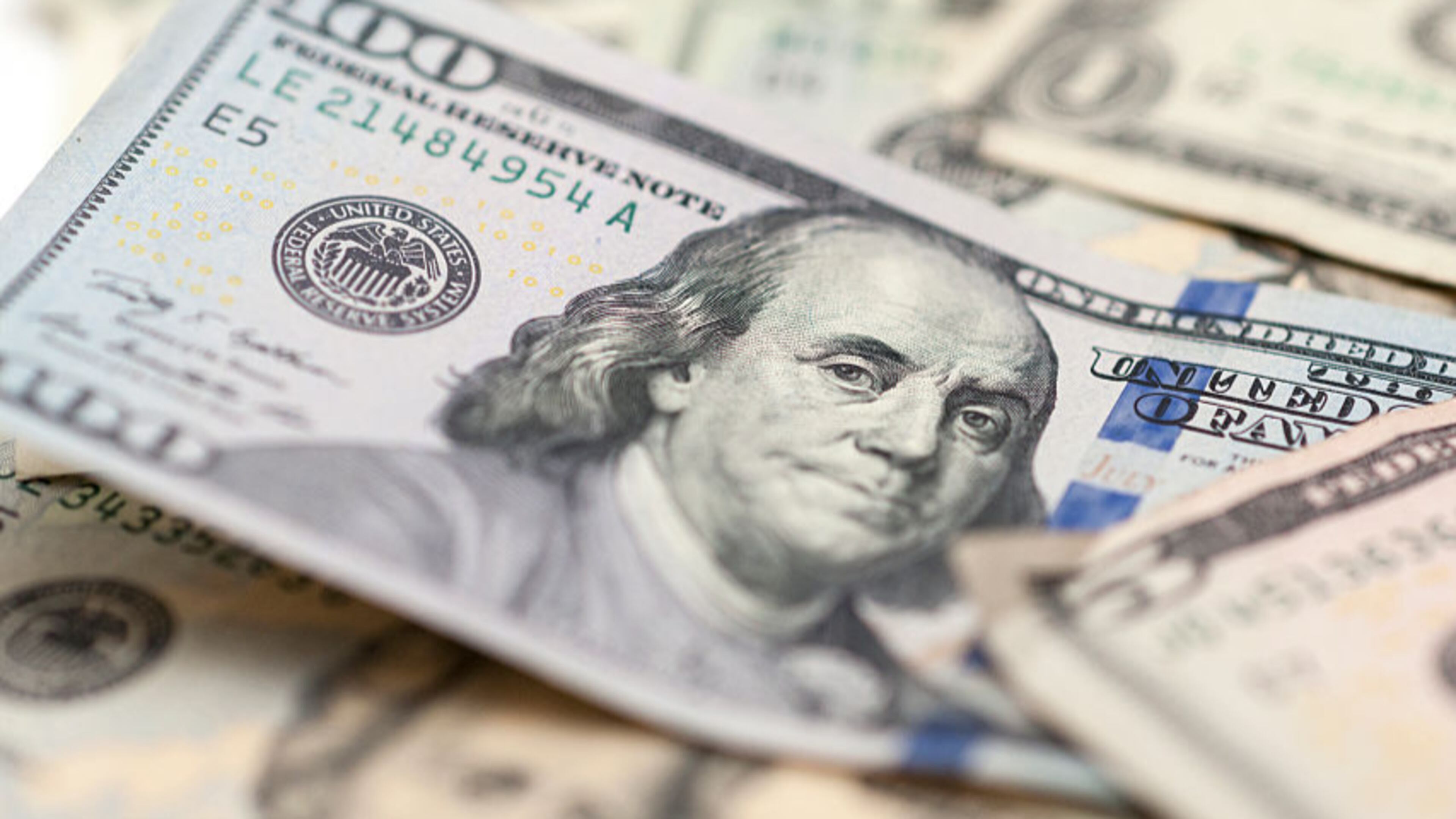 A Florida couple received some assistance from a restaurant manager in Pigeon Forge, Tennessee.