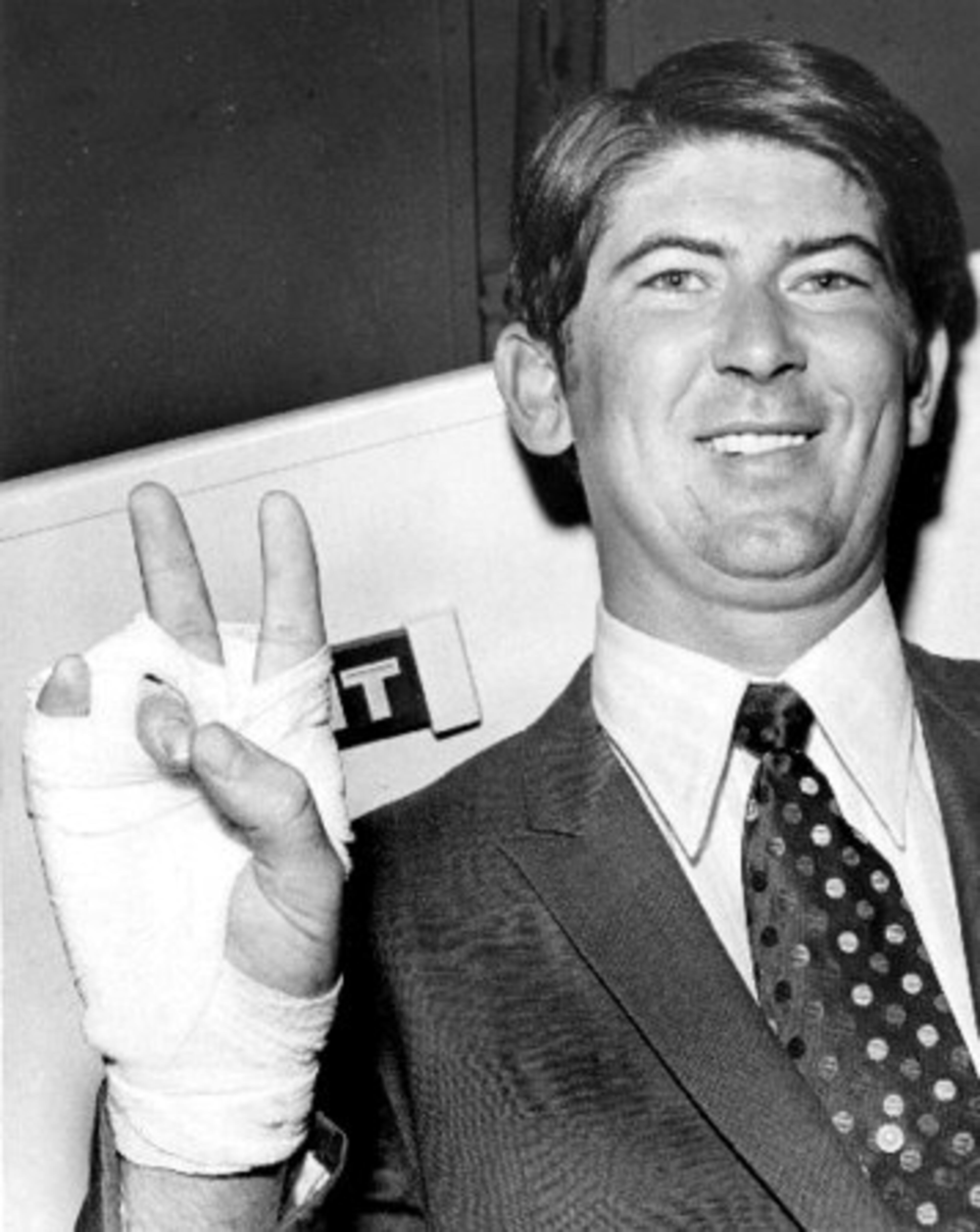 Cecil Upshaw was one of baseball's earliest closers, and his 27 saves in 1969 were a big reason the Braves won the NL West. A pretty good basketball player too, Upshaw was demonstrating his dunking form to friends when a ring he was wearing caught on an awning. The resulting injury nearly cost Upshaw his finger, and he missed the entire 1970 season. Without him, the Braves floundered to a fifth-place finish.