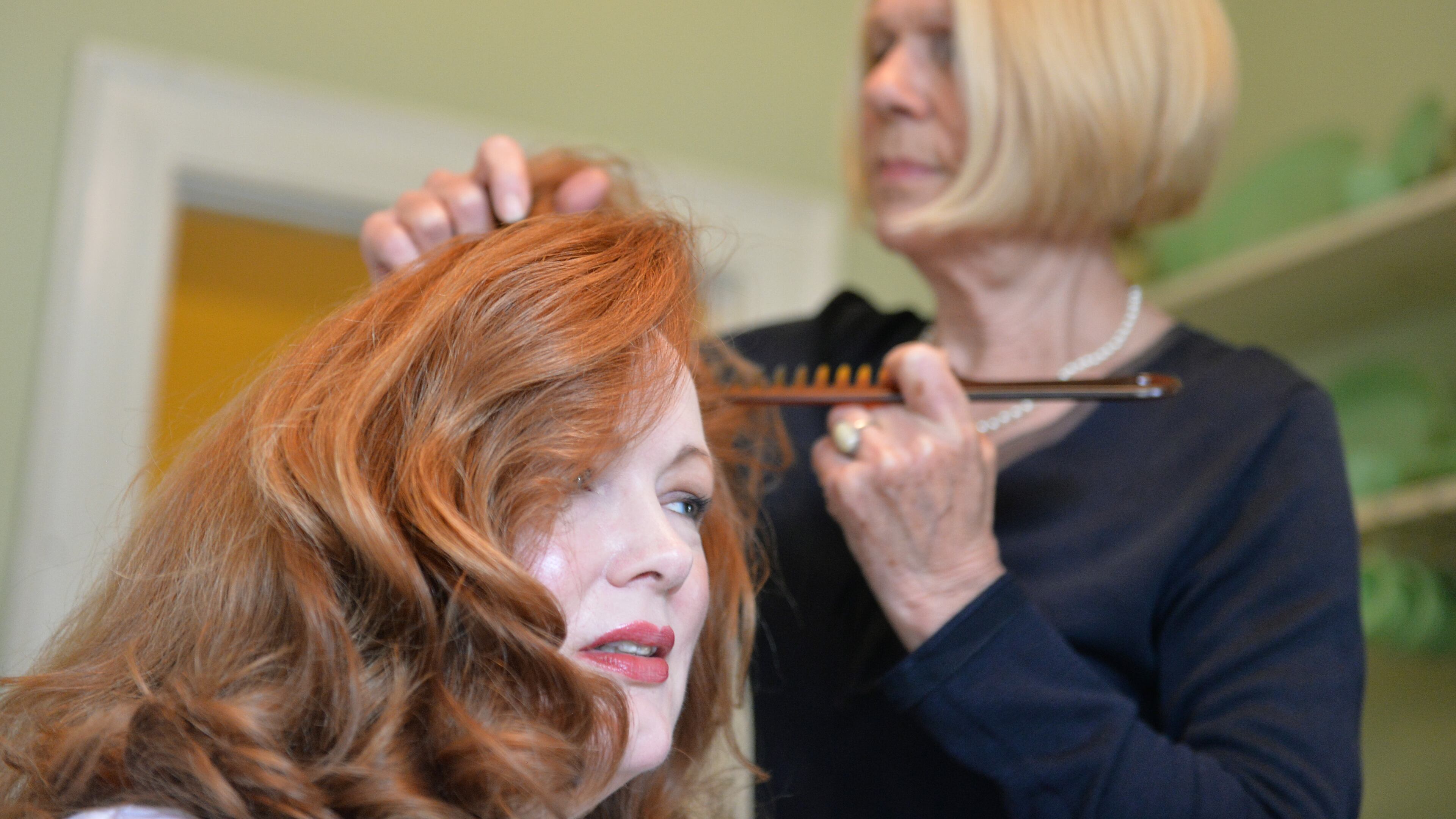 Lorene Wright styles her daughter Pamela Wright's hair. HYOSUB SHIN / HSHIN@AJC.COM