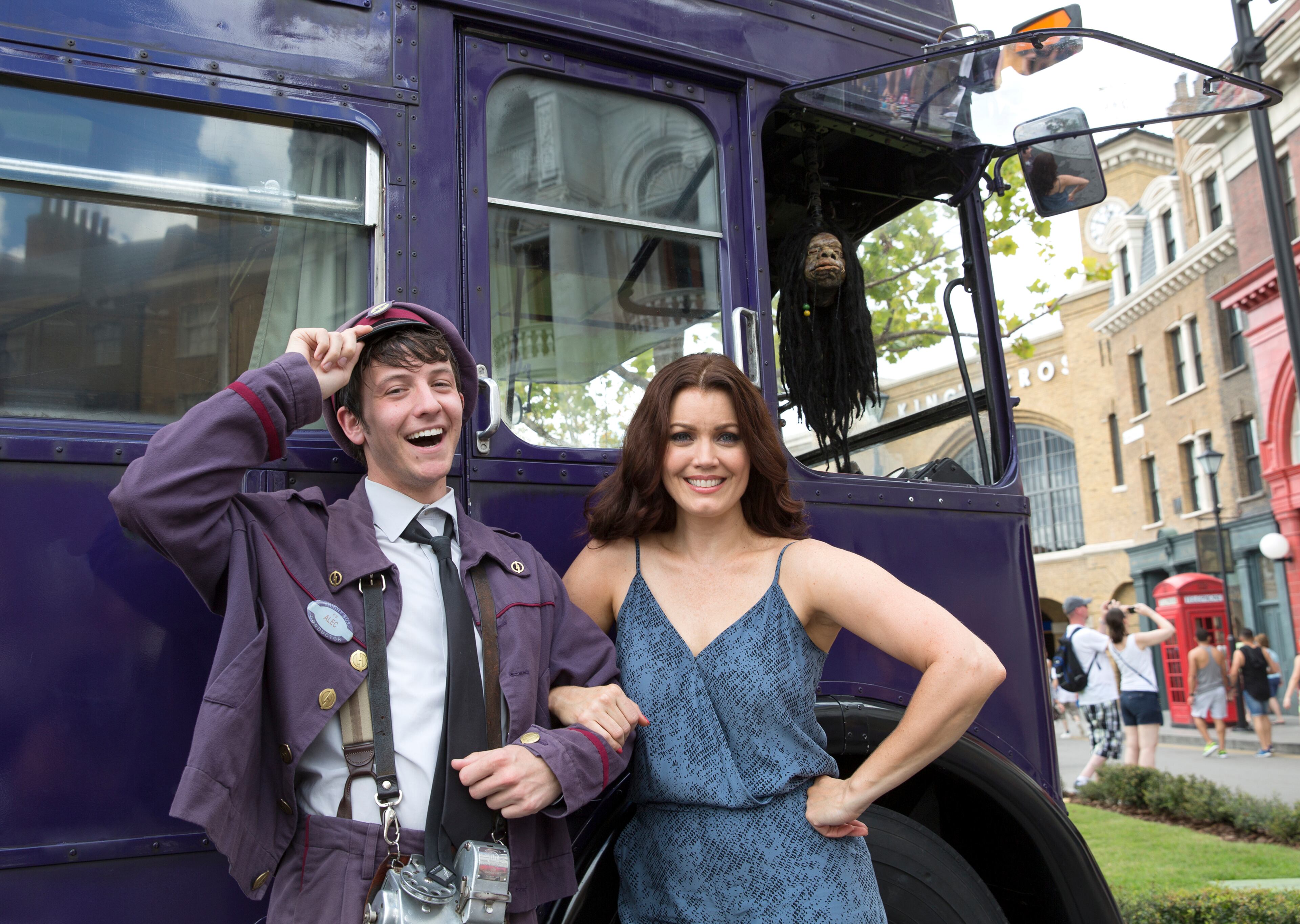 Actress Bellamy Young was hosted by Universal Orlando Resort on October 8, and enjoyed some time with two favorites from The Wizarding World of Harry Potter – Diagon Alley. Best known for her role as First Lady Mellie Grant on the hit television series, “Scandal,” Young played ambassador to ‘London’ during a special meeting with the Knight Bus Conductor and his talkative companion, a shrunken head, before hitting the theme parks.
