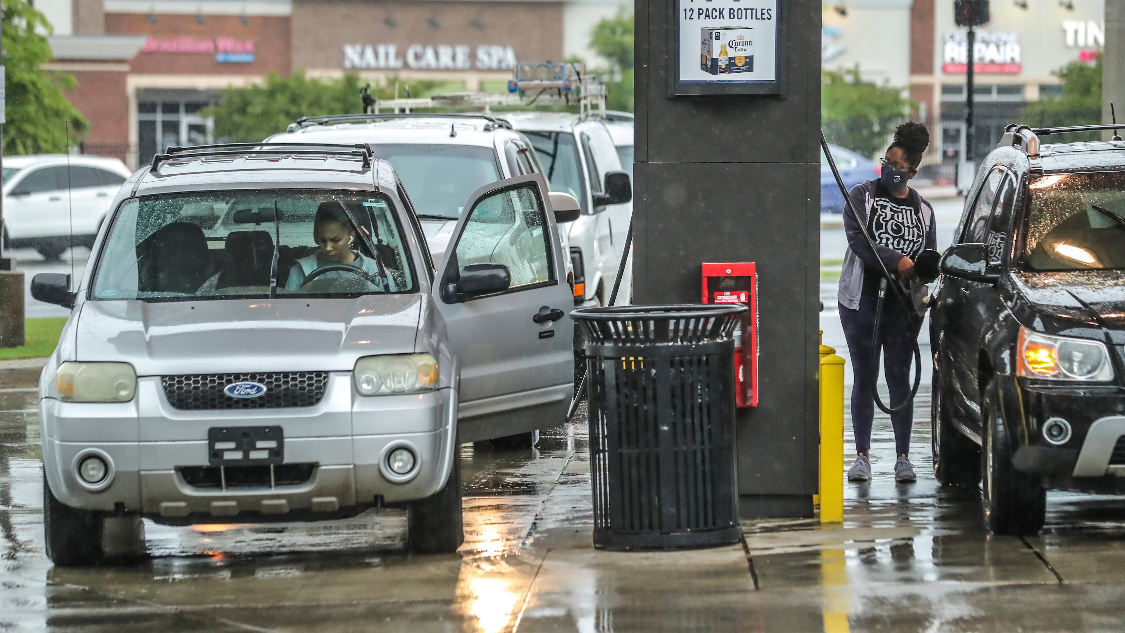 Lines formed at the QuikTrip located at Briarcliff Road and North Druid Hills on Wednesday, May 12, 2021. (John Spink/AJC file photo)