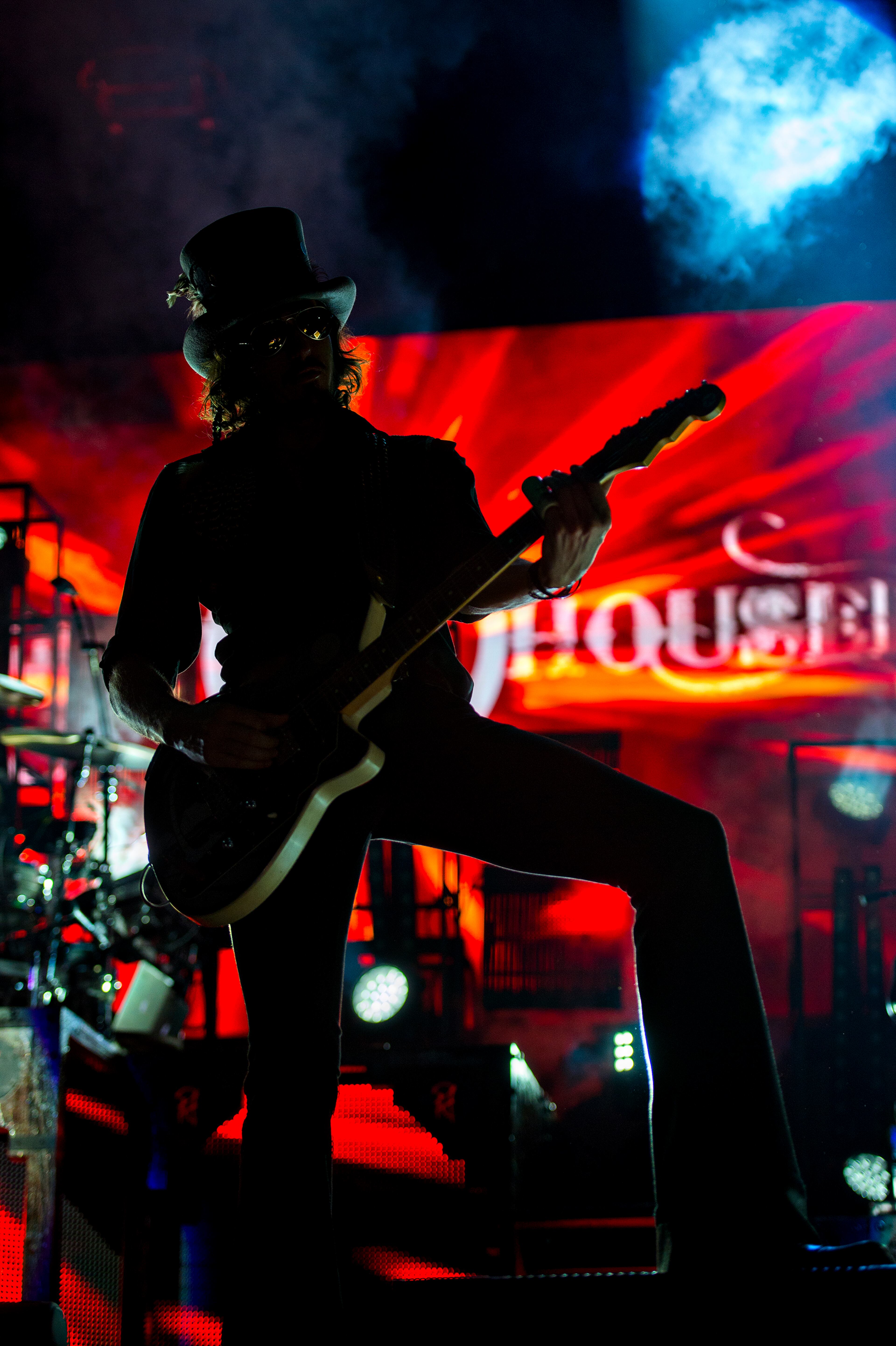 Ward Williams (center) performs on stage with Randy Houser at Philips Arena in Atlanta on Friday, August 21, 2015. Dustin Lynch and Randy Houser opened for Luke Bryan. JONATHAN PHILLIPS / SPECIAL