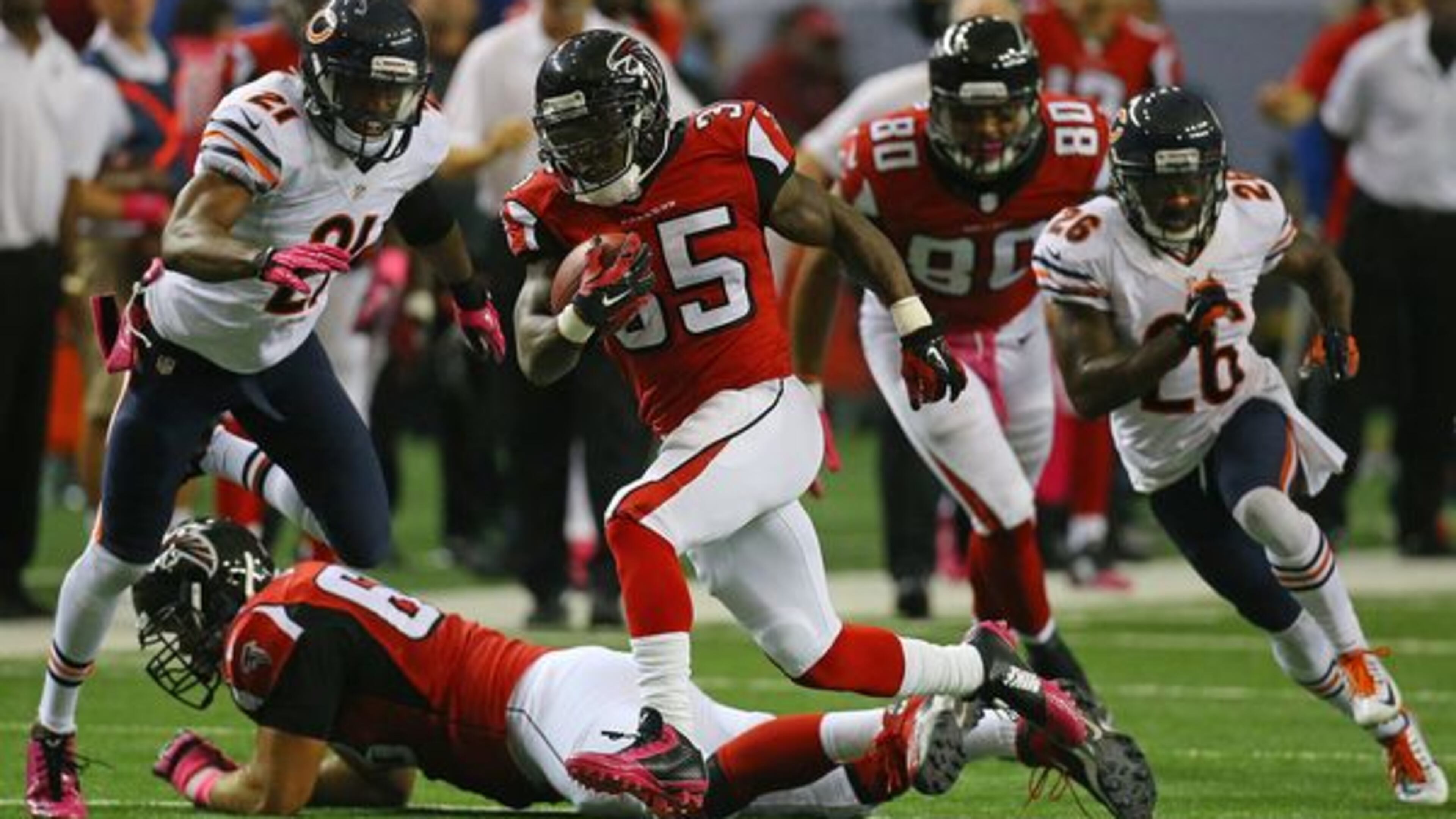 Falcons running back Antone Smith breaks away for a long touchdown run after making a reception against the Bears to cut the lead to 13-10 during the third quarter in their football game on Sunday, Oct. 12, 2014, in Atlanta.