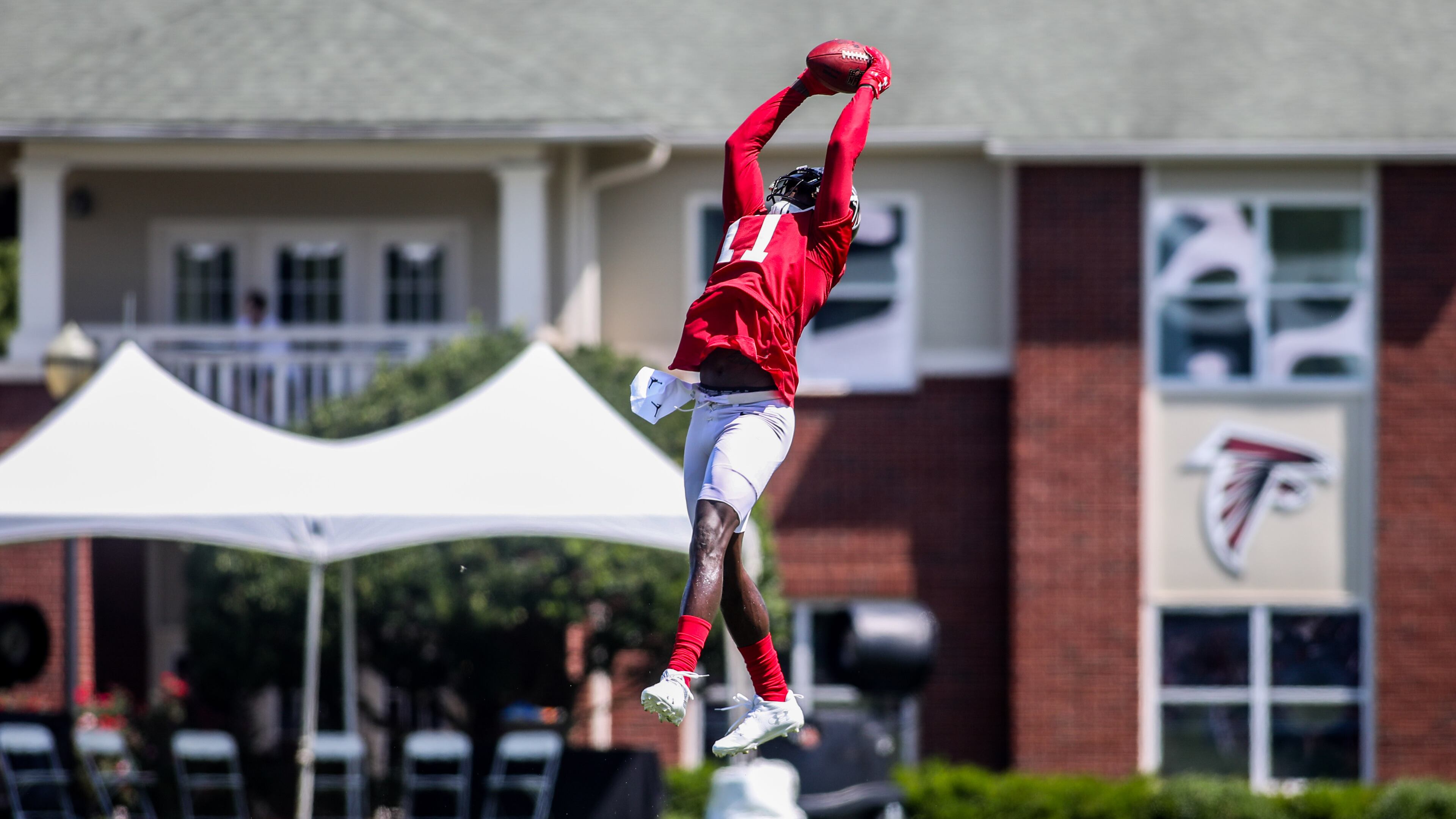 Wide receiver Julio Jones (11) makes a catch during training camp, Saturday, July 28, 2018, in Flowery Branch, Ga. BRANDEN CAMP/SPECIAL
