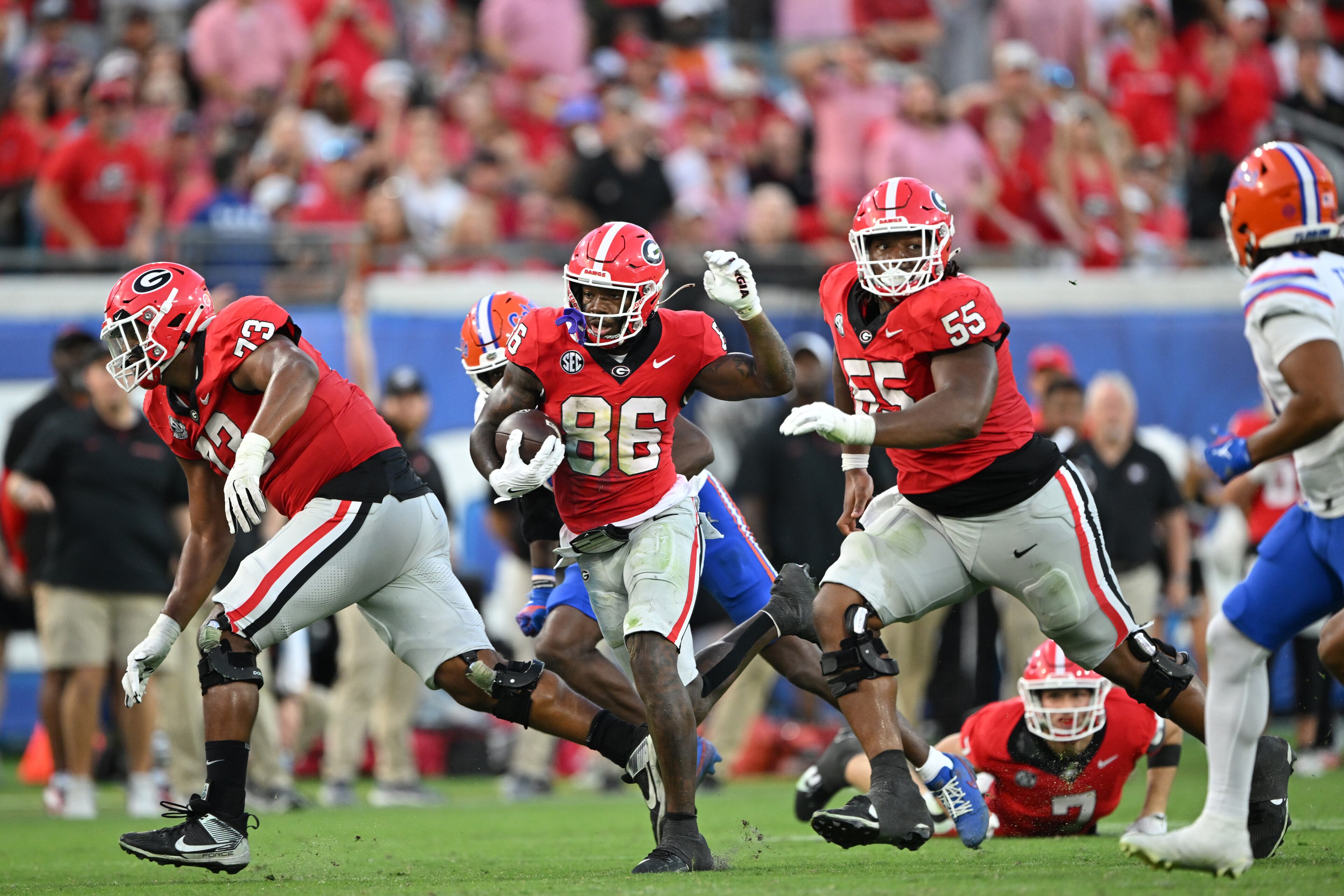 Georgia wide receiver Dillon Bell (86) runs with the ball during the second half in the NCAA football game at EverBank Stadium, Saturday, November 2, 2024, in Jacksonville, Fla. Georgia won 34-20 over Florida. (Hyosub Shin / AJC)