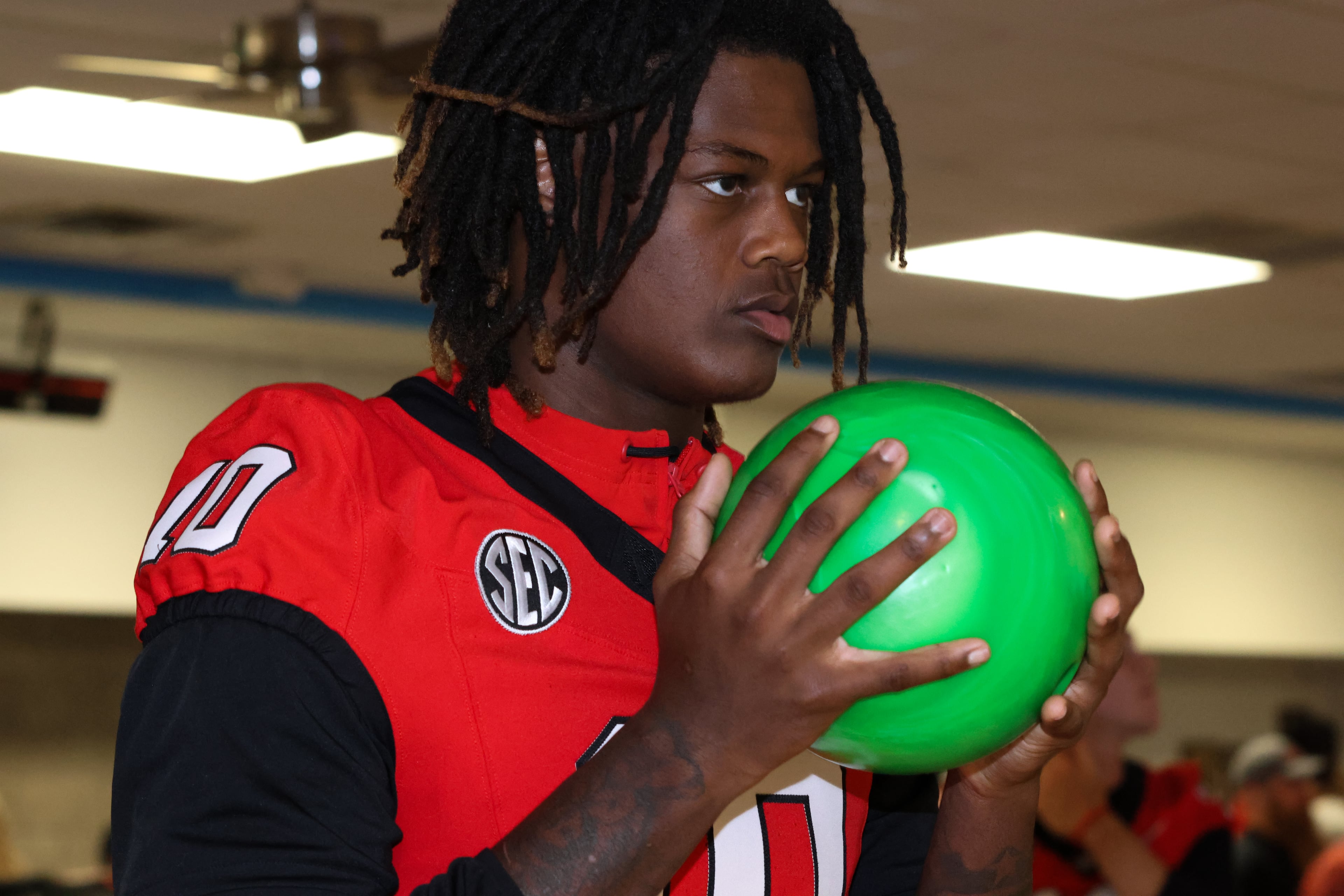 UGA tight end Elyiss Williams steps up to the lane during the third annual Chick-fil-A Dawg Bowl fundraiser for Parkinson’s and Crohn’s disease research at Showtime Bowl in Athens on Wednesday, Oct. 22, 2025. (C.J. Bartunek for the AJC)
