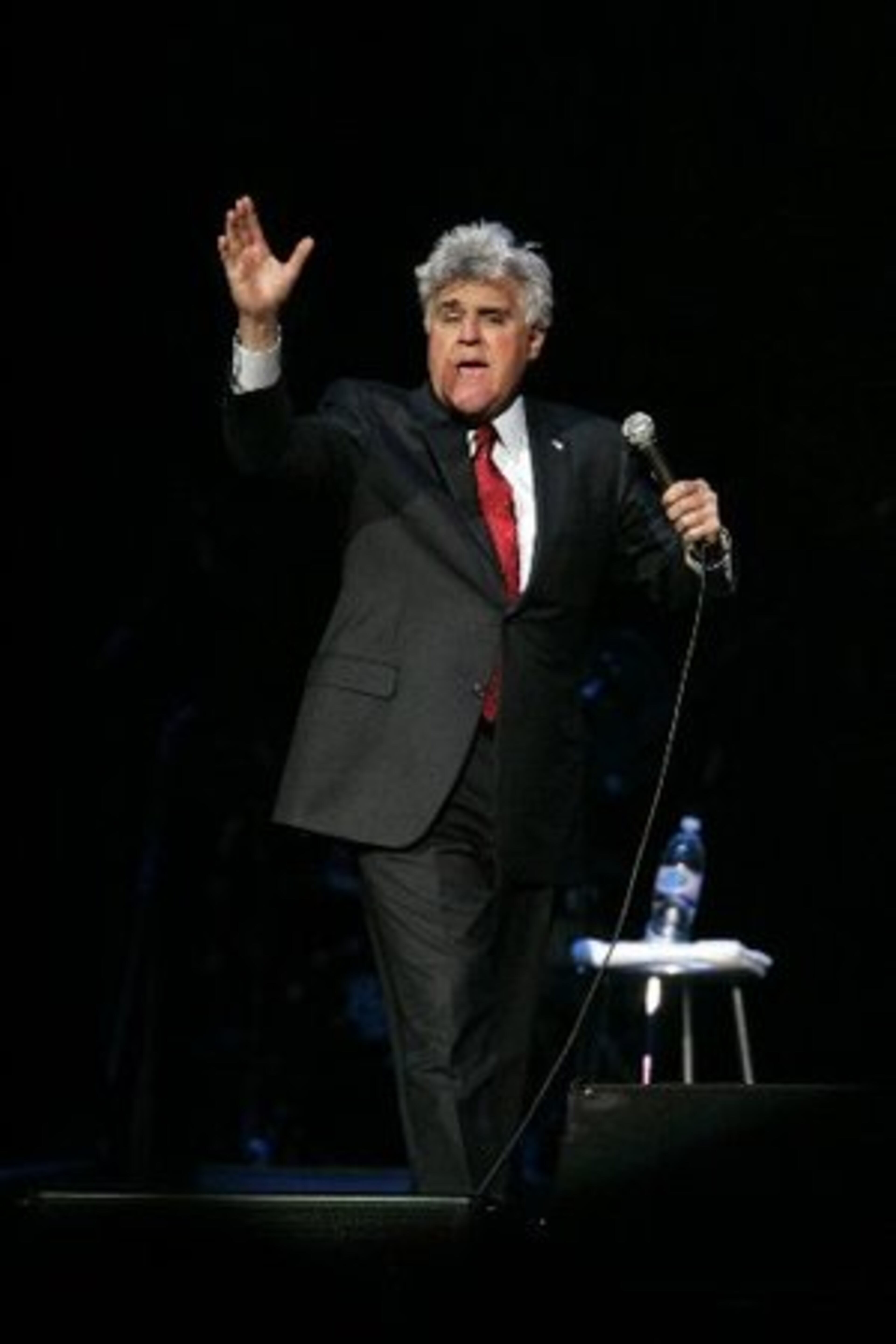 Leno failed on several occasions to get his set started, because the roar of the crowd and a chant of "Thank you, Jay!" drowned out his words.