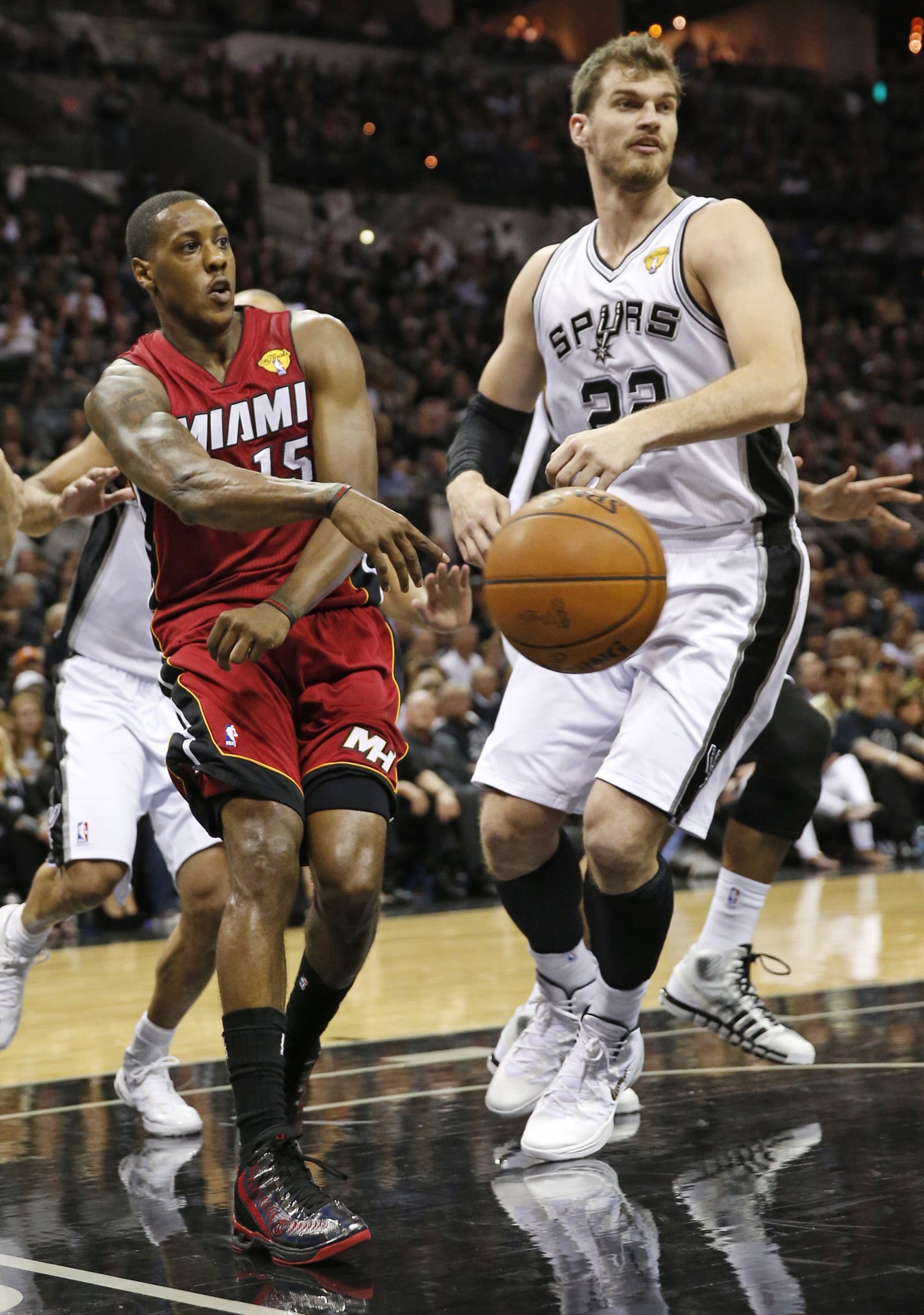 The Miami Heat's Mario Chalmers looks to pass under the basket in the first quarter against the San Antonio Spurs in Game 1 of the NBA Finals on Thursday, June 5, 2014, at the AT&T Center in San Antonio. The Spurs won, 110-95. (Al Diaz/Miami Herald/MCT)