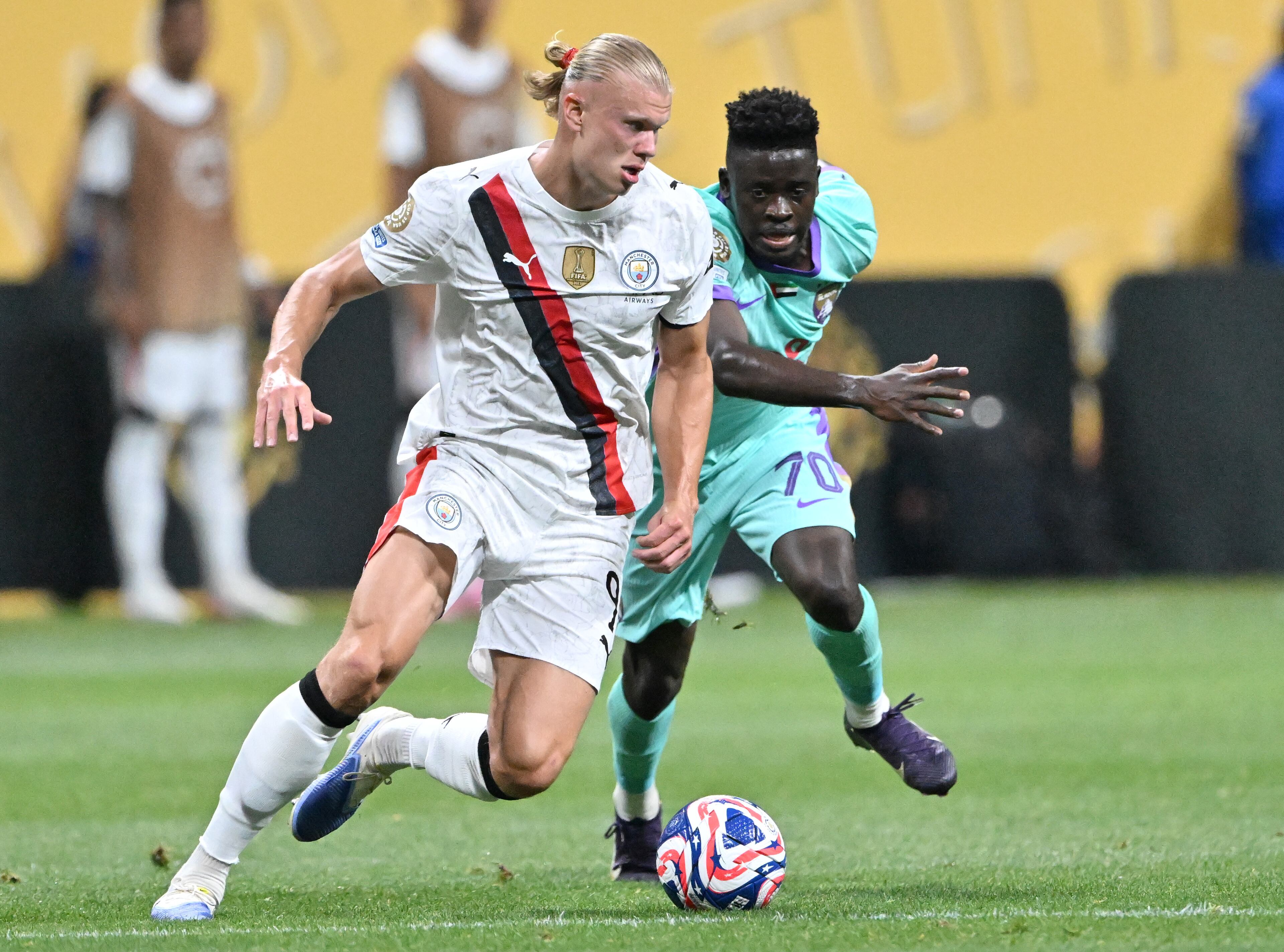 Manchester City's forward Erling Håland (9) challenges Al Ain's forward Omer Atzili (70) during the second half in Club World Cup group G soccer match at Mercedes-Benz Stadium, Sunday, June 22, 2025, in Atlanta. Manchester City won 6-0 over Al Ain. (Hyosub Shin / AJC)