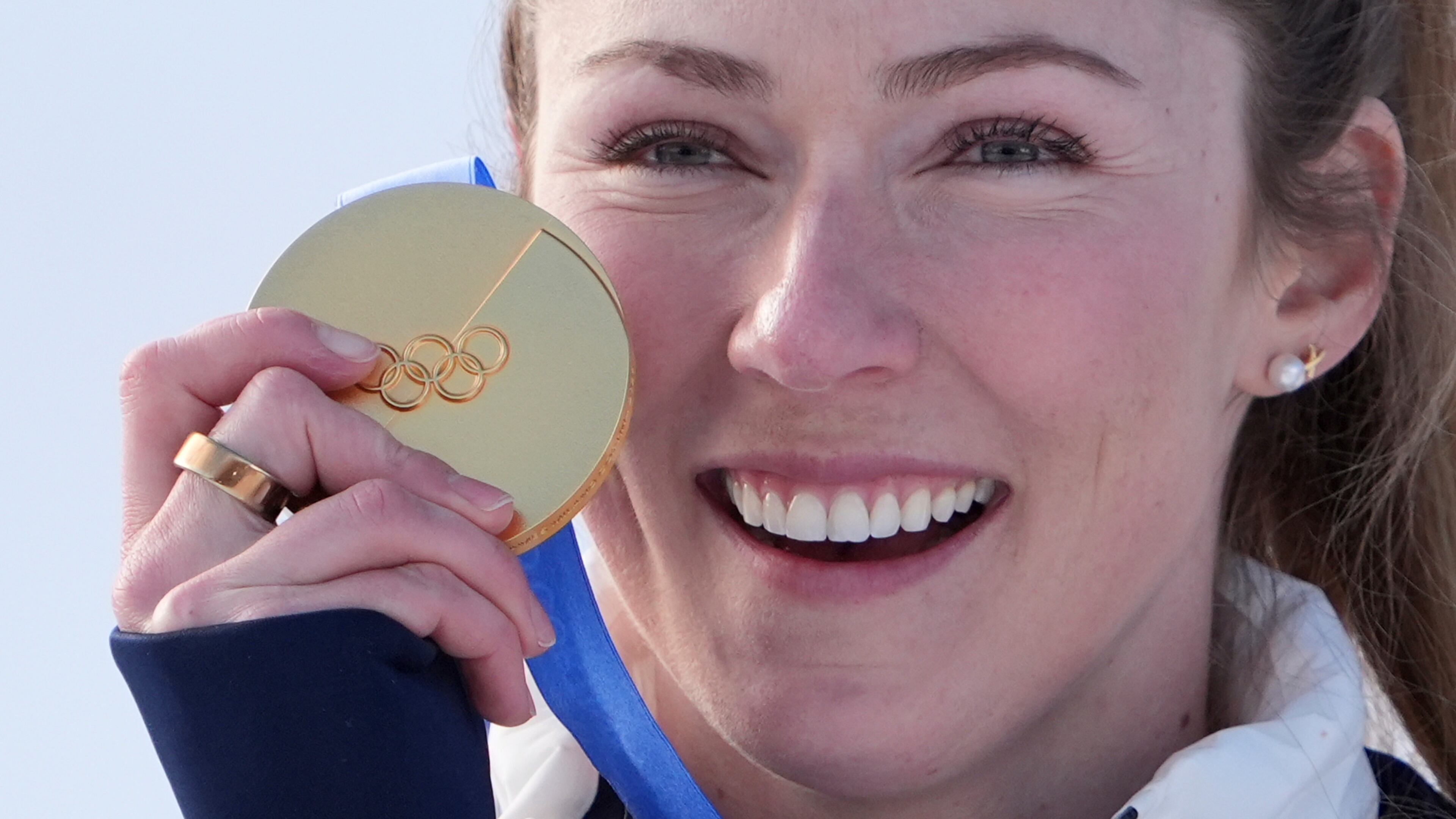United States' Mikaela Shiffrin celebrates winning the gold medal in an alpine ski, women's slalom race, at the 2026 Winter Olympics, in Cortina d'Ampezzo, Italy, Wednesday, Feb. 18, 2026. (AP Photo/Jacquelyn Martin)