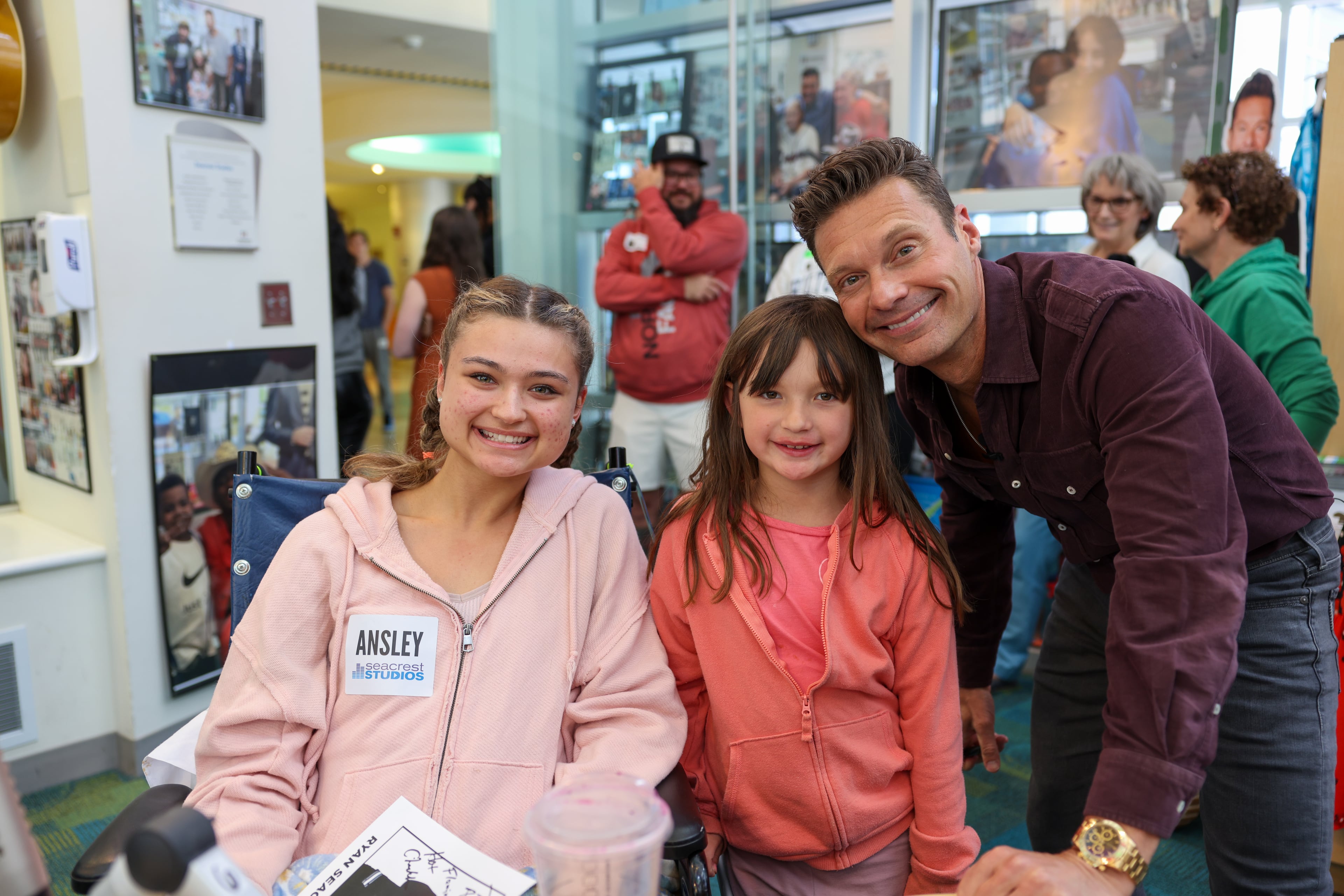 Ryan Seacrest recently stopped by Children’s Healthcare of Atlanta for a surprise visit.
Courtesy of Children’s Healthcare of Atlanta and the Ryan Seacrest Foundation