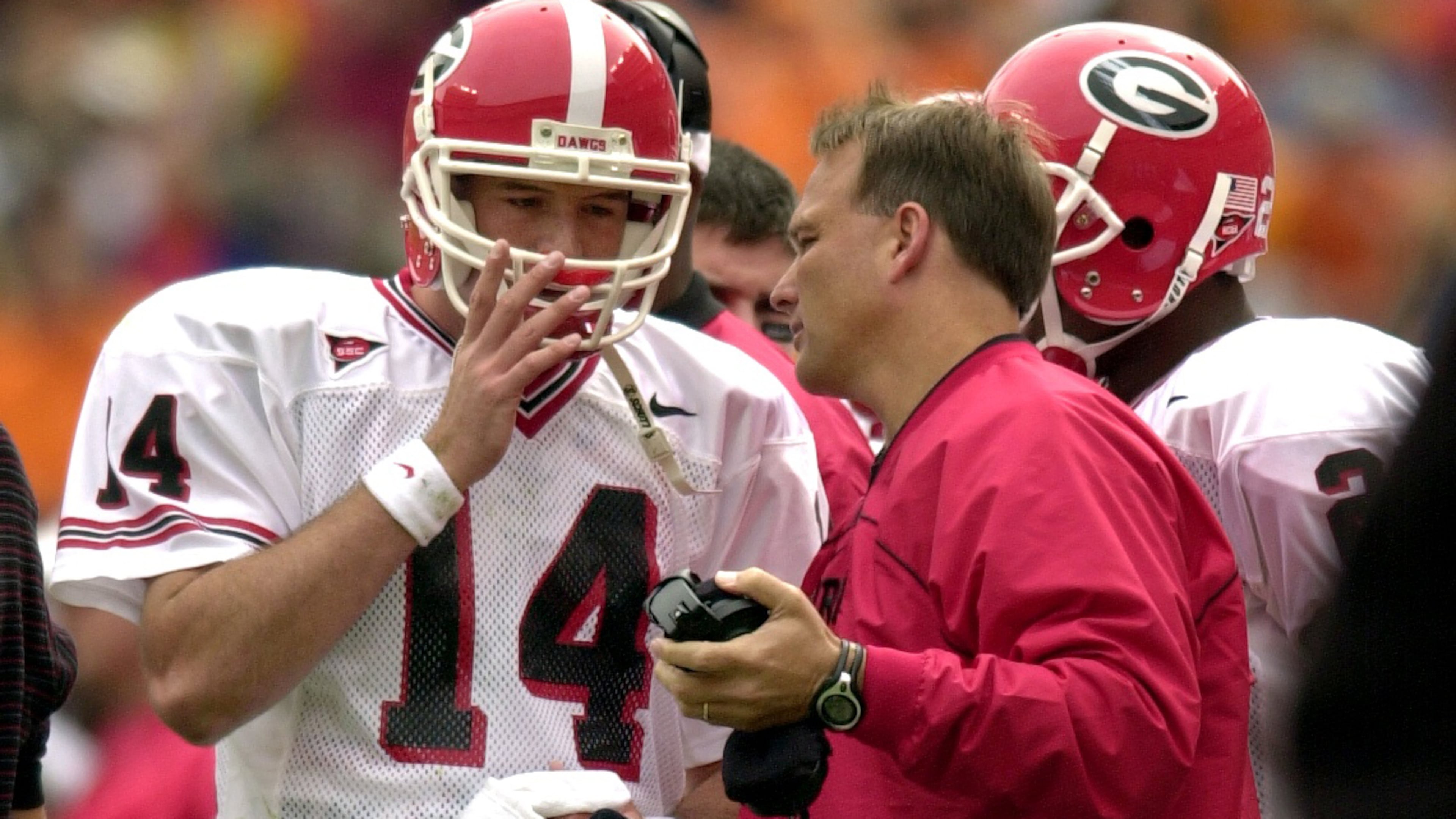 011006 Knoxville, TN: Georgia coach Mark Richt talks with QB David Greene as they try to pull out a win against Tennessee in Knoxville, TN on Saturday, 10/6/01. UGA won in the final minute of the game. (Brant Sanderlin photo/Staff)