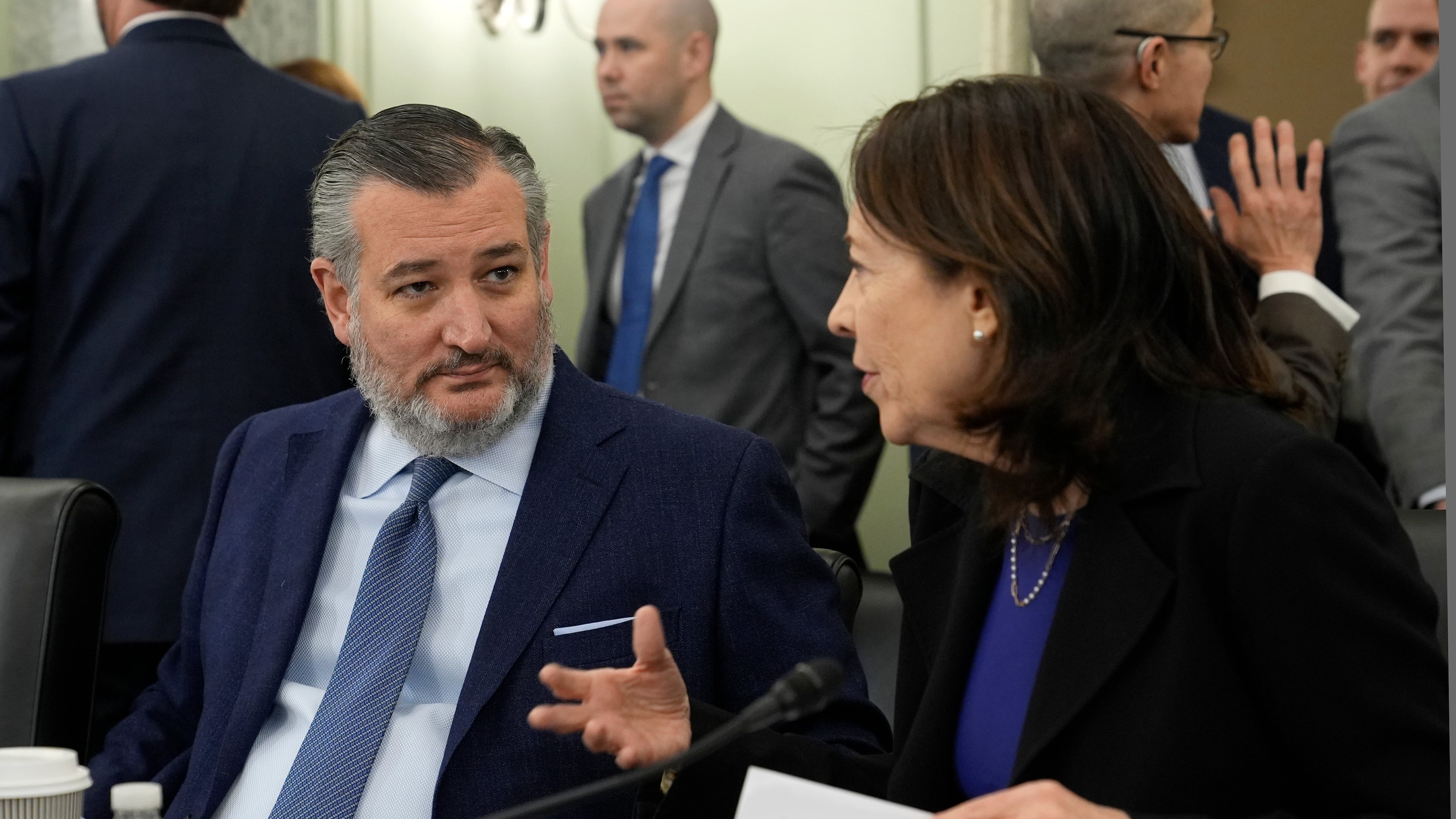 FILE - Senate Commerce, Science, and Transportation Committee Chair Sen. Ted Cruz, R-Texas, left, talks with ranking member Sen. Maria Cantwell, D-Wash., right, before the start a hearing on Capitol Hill in Washington, Wednesday, Jan. 15, 2025. (AP Photo/Susan Walsh,File)