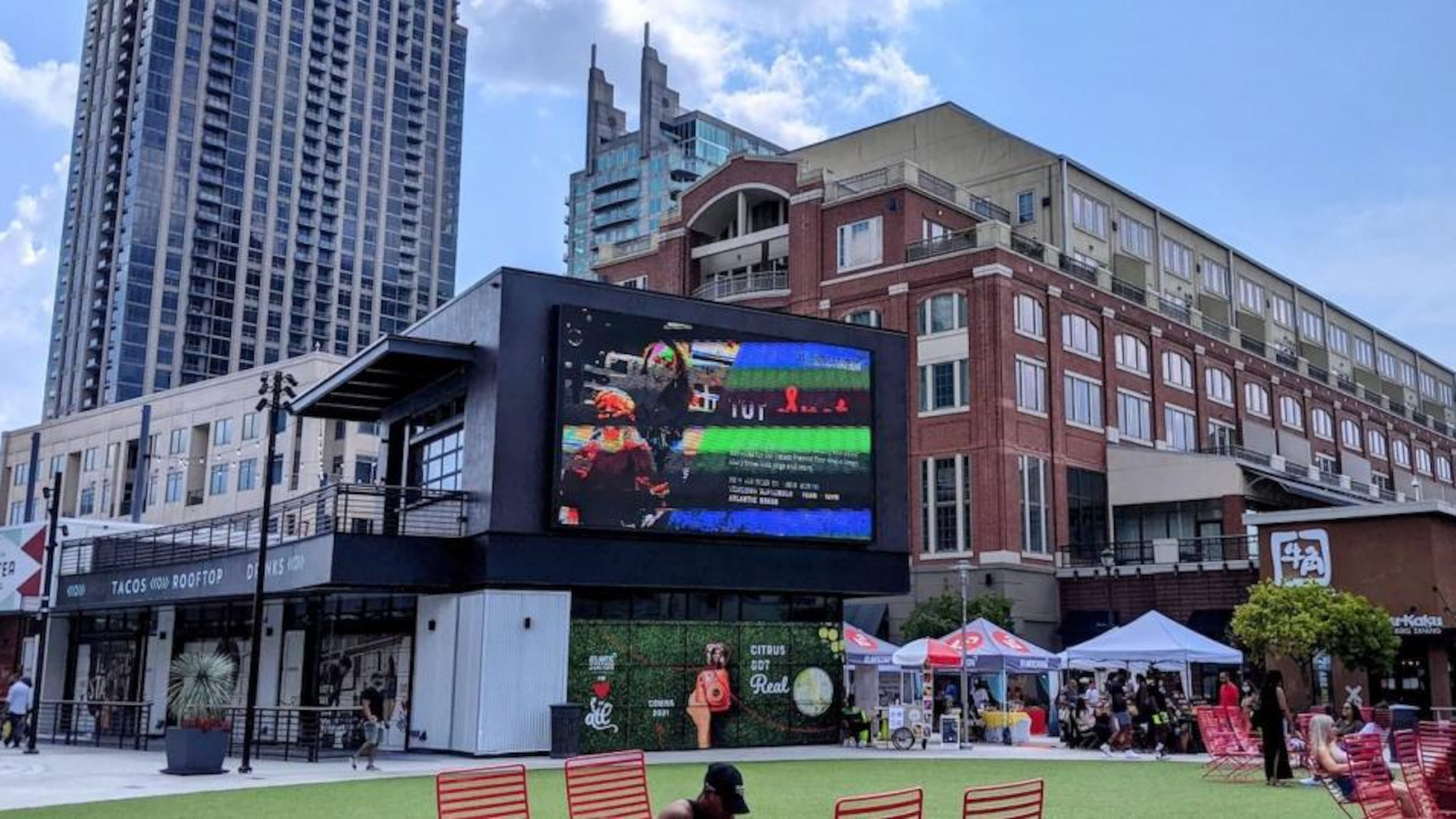 Atlantic Station greenspace (Credit: Draft Kings Fantasy Football Crafts & Drafts Festival)