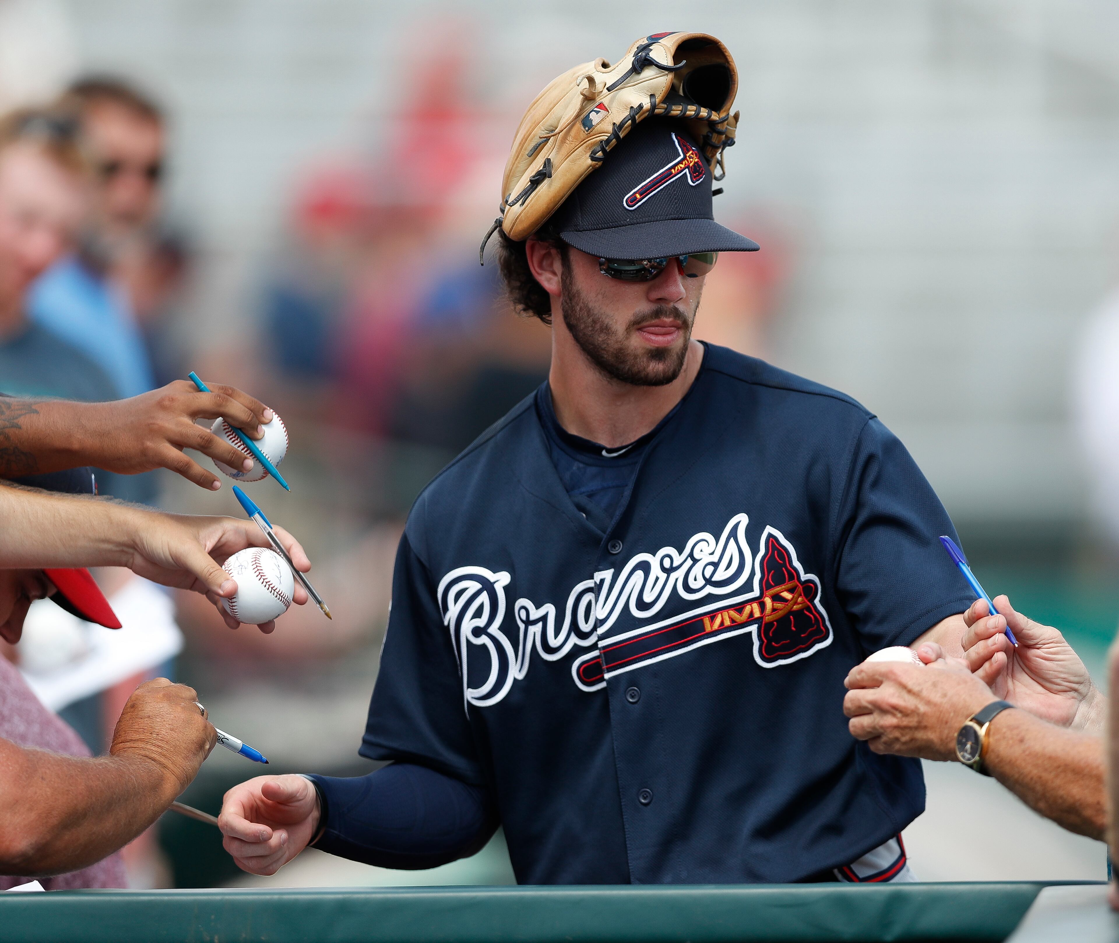 Atlanta Braves shortstop Dansby Swanson signs autographs before a spring training baseball game against the St. Louis Cardinals, Thursday, March 2, 2017, in Jupiter, Fla. (AP Photo/John Bazemore)