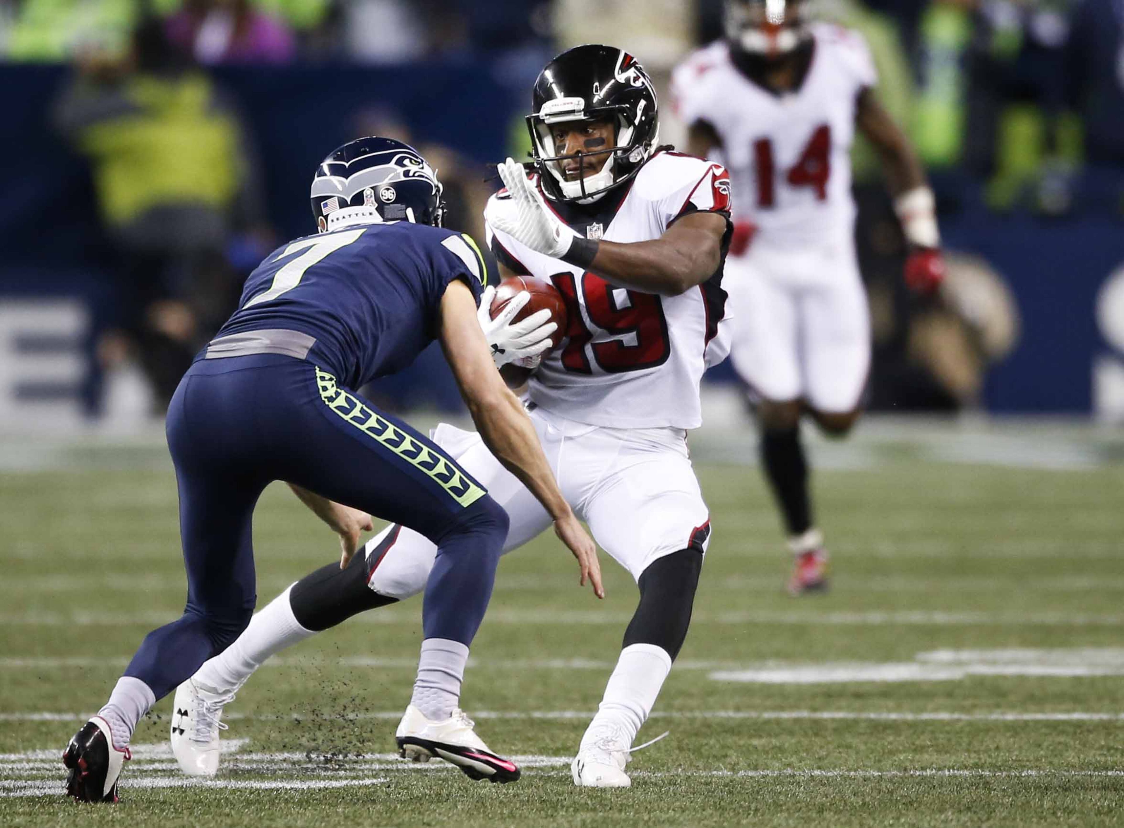 SEATTLE, WA - NOVEMBER 20: Kicker Blair Walsh #7 of the Seattle Seahawks tries to block wide receiver Andre Roberts #19 of the Atlanta Falcons on the opening kickoff in the first quarter of the game at CenturyLink Field on November 20, 2017 in Seattle, Washington. (Photo by Otto Greule Jr /Getty Images)