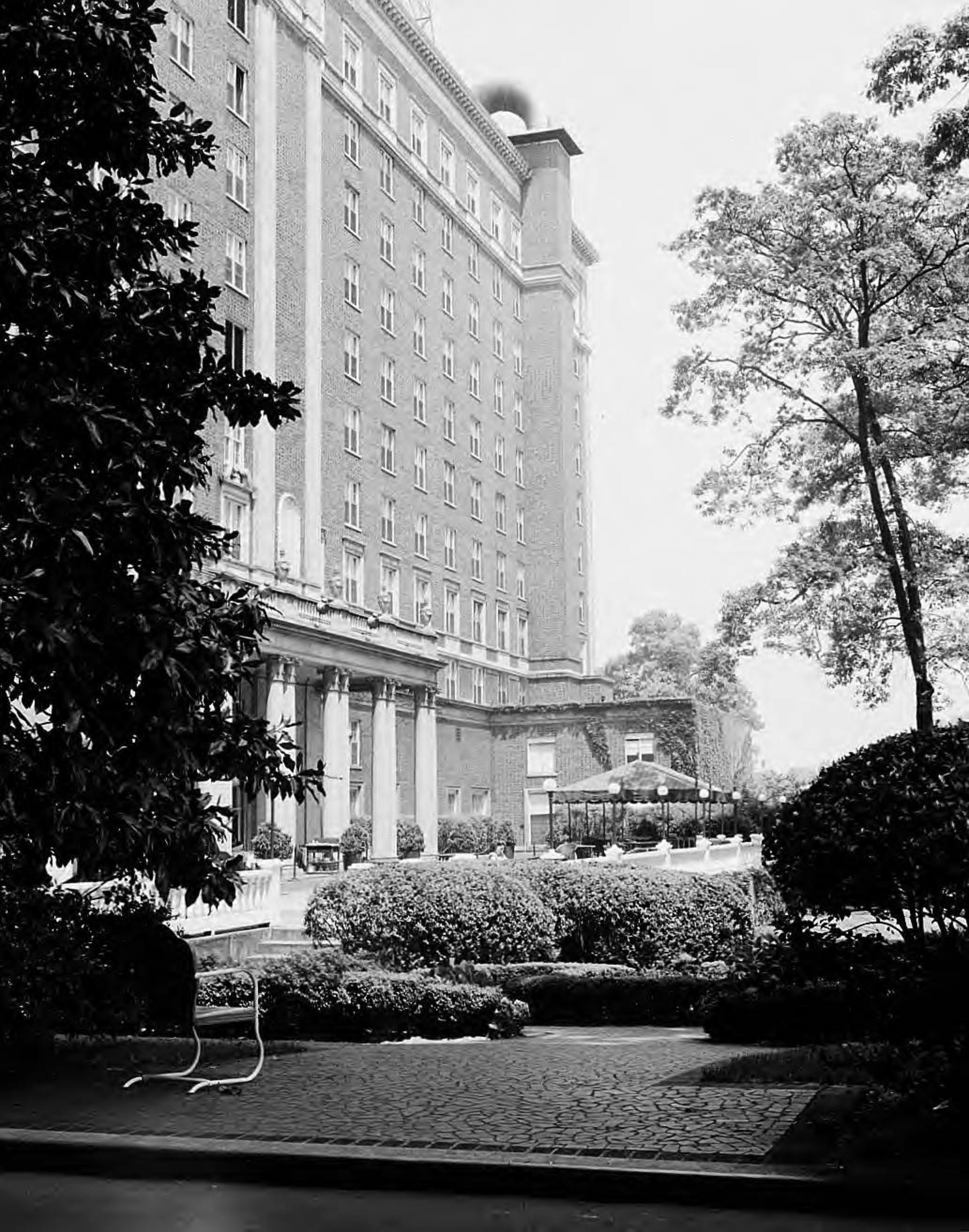 The Biltmore Hotel in 1942. LBGPF5-047a, Lane Brothers Commercial Photographers Photographic Collection, 1920-1976. Photographic Collection, Special Collections and Archives, Georgia State University Library.