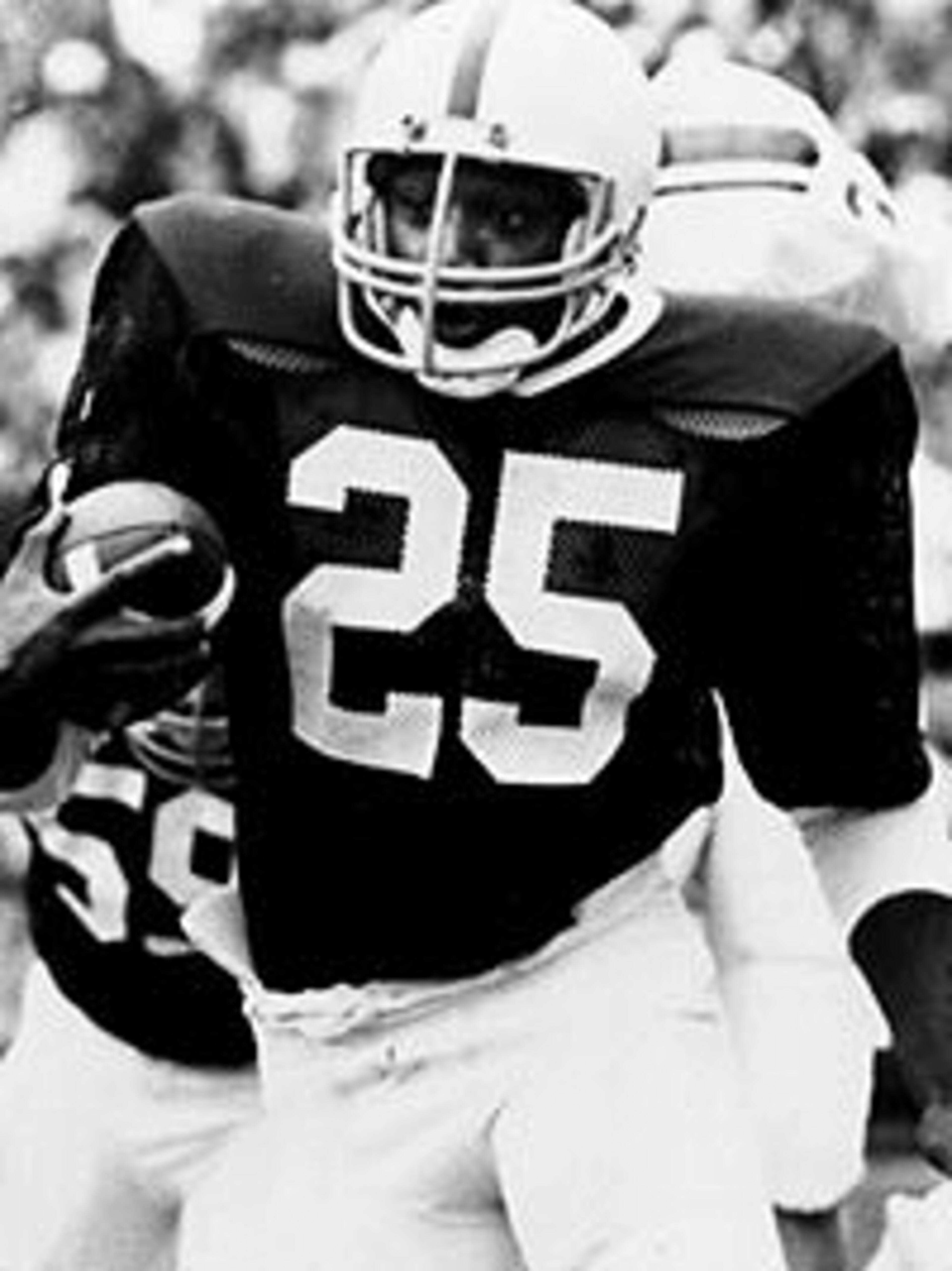 Walker's last UGA game was in the 1983 Sugar Bowl, in which Curt Warner and Penn State topped the Dogs for the national championship.
