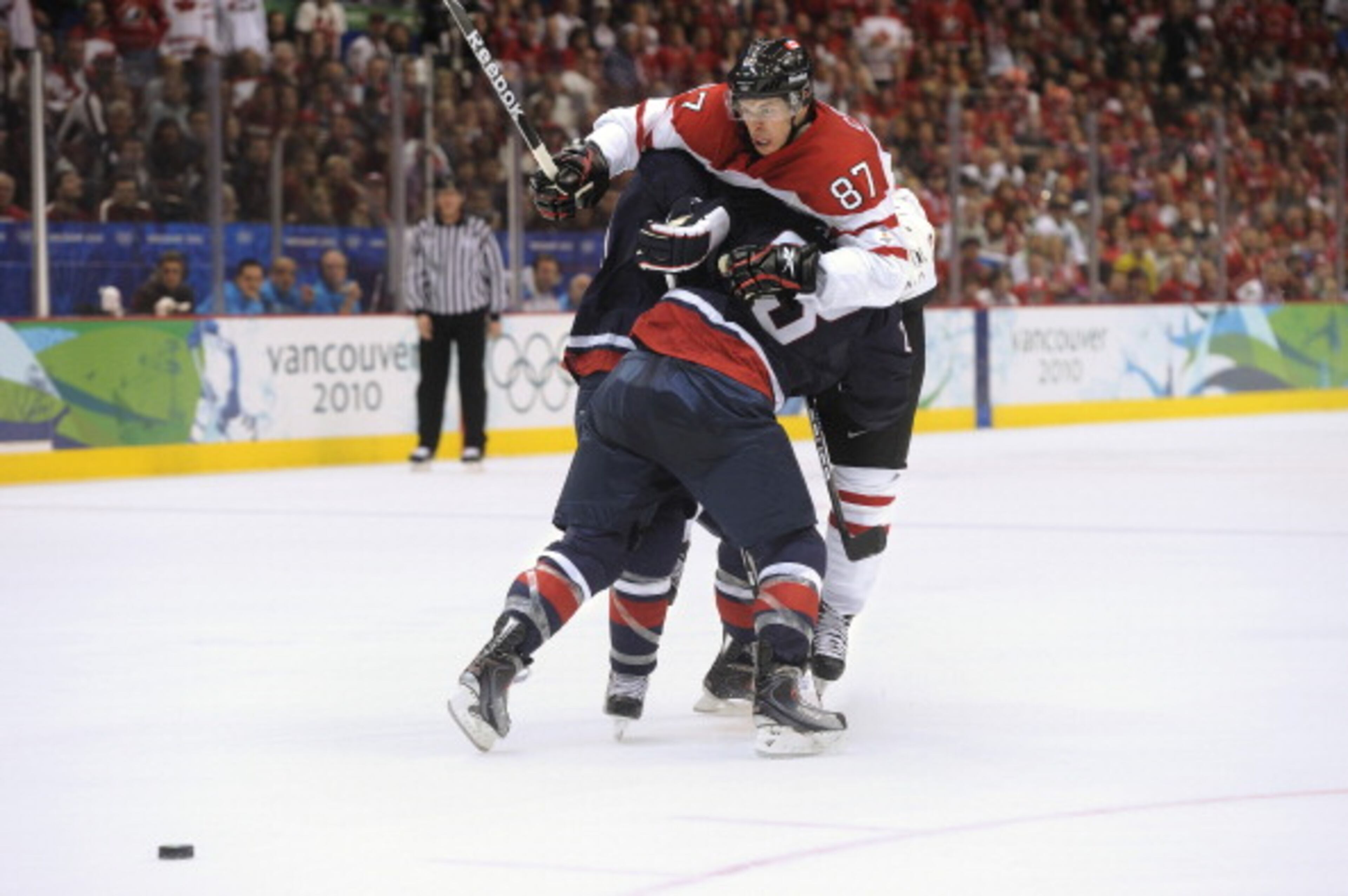 Hockey: 2010 Winter Olympics: Canada Sidney Crosby (87) in action vs USA Brian Rafalski (28) and Ryan Suter (20) during Men's Gold Medal Game - Game 30 at Canada Hockey Place. Play led directly to Crosby's OT game winning goal. Vancouver, Canada 2/28/2010 CREDIT: David E. Klutho (Photo by David E. Klutho /Sports Illustrated/Getty Images) (Set Number: X83618 TK1 R2 F363 )