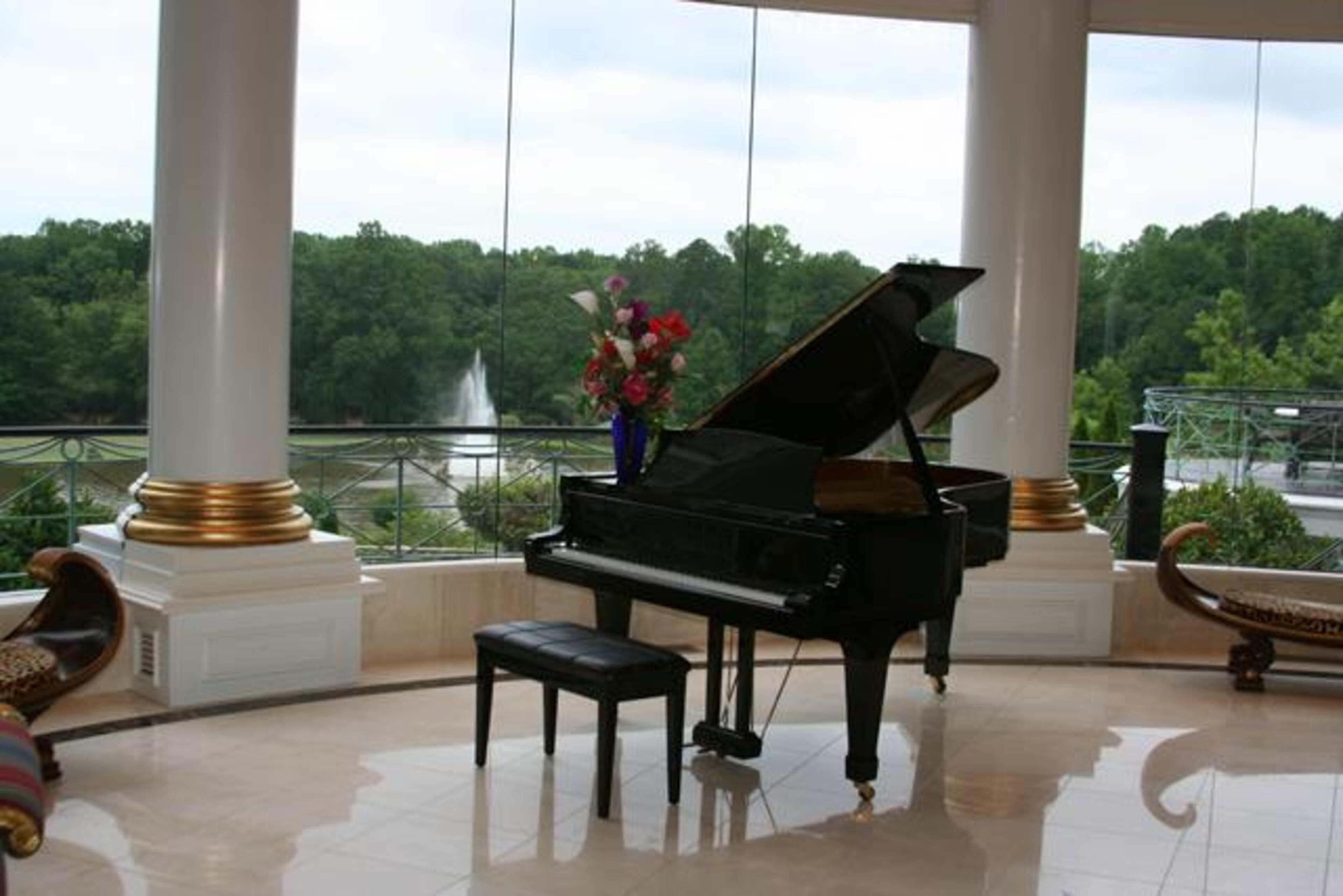 The property features several other cottages too.