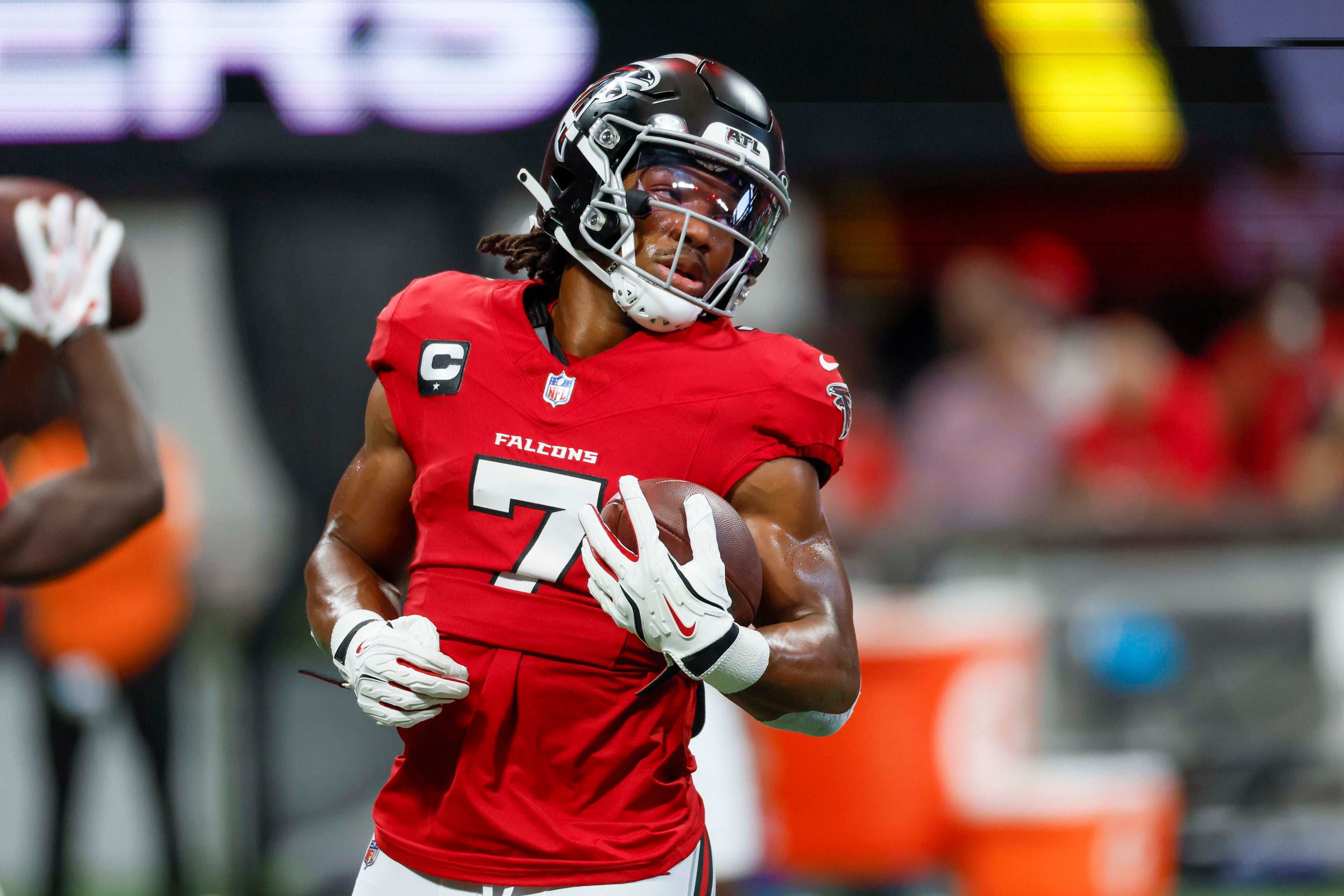 Atlanta Falcons running back Bijan Robinson (7) runs with the ball during warm-ups before the game against the Carolina Panthers at Mercedes-Benz Stadium in Atlanta on Sunday, September 20, 2026. (Miguel Martinez/AJC)