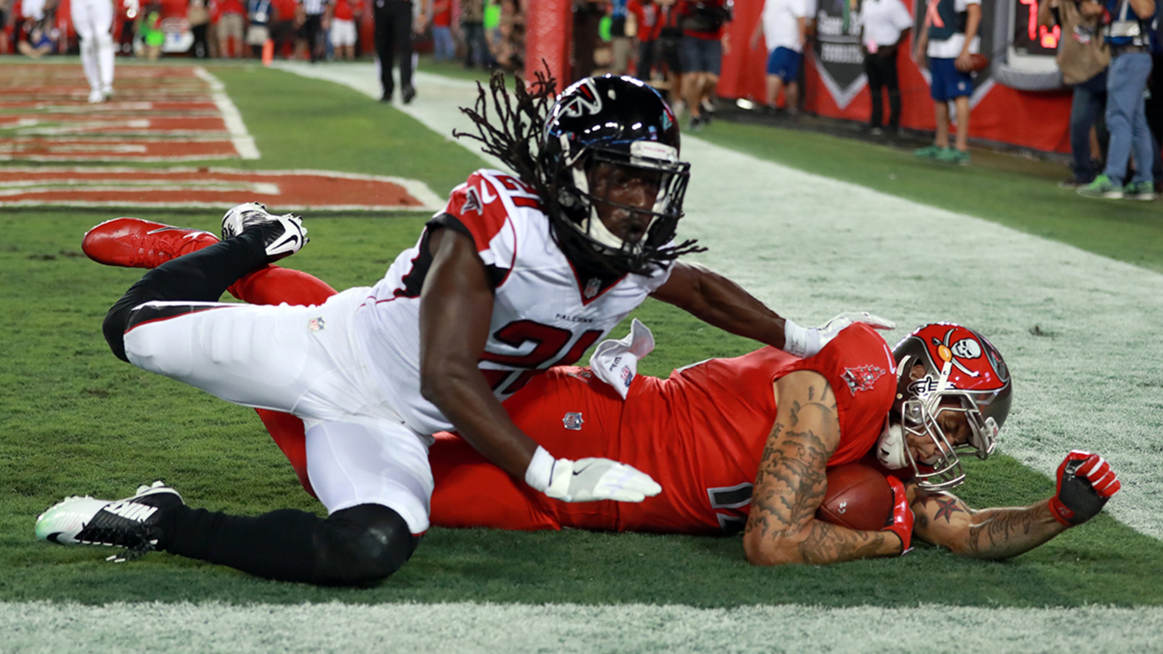 Tampa Bay Buccaneers wide receiver Mike Evans (13) catches a touchdown in front of Atlanta Falcons cornerback Desmond Trufant (21) Thursday, Nov. 3, 2016, in Tampa, Fla.