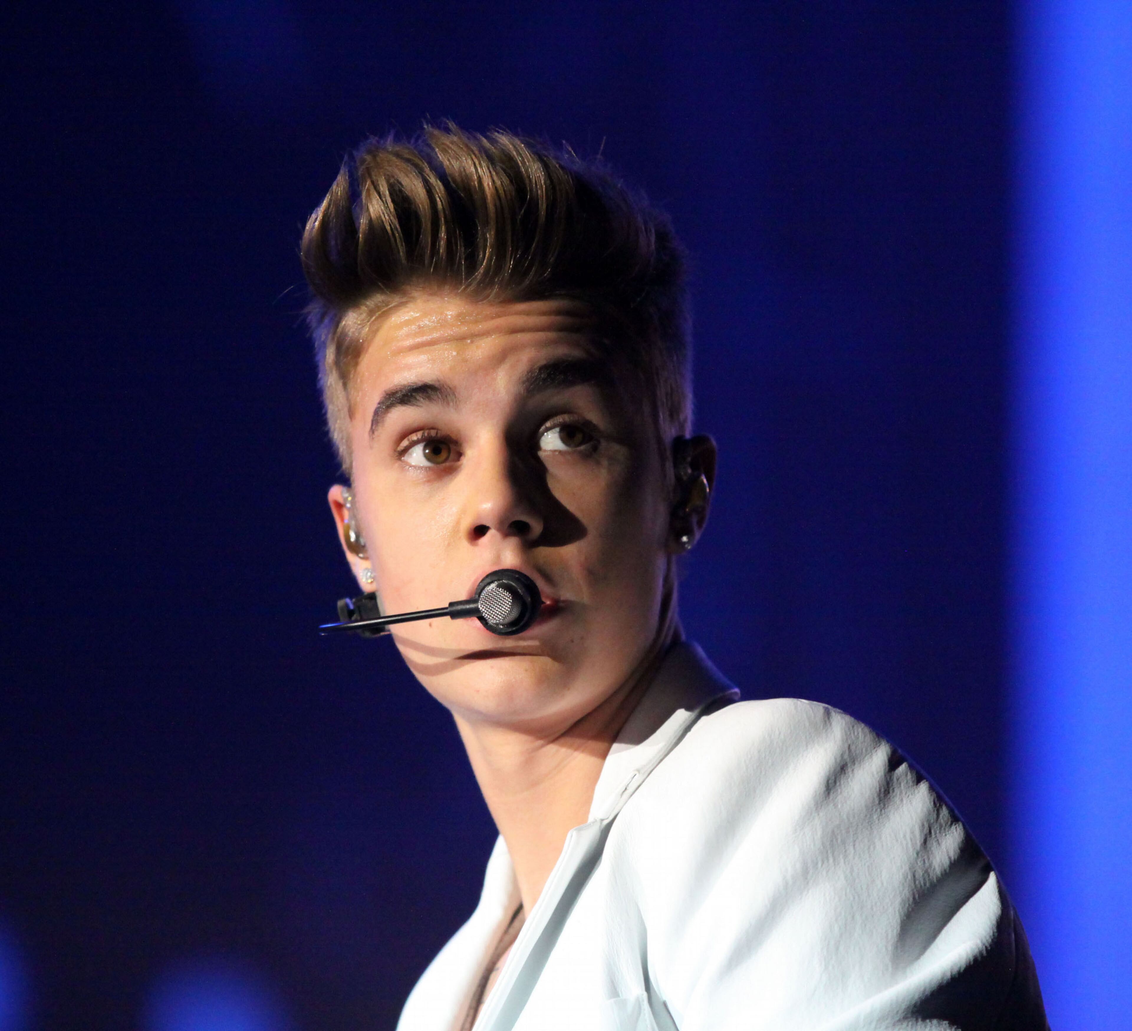 Justin Bieber performs "Catching Feelings."