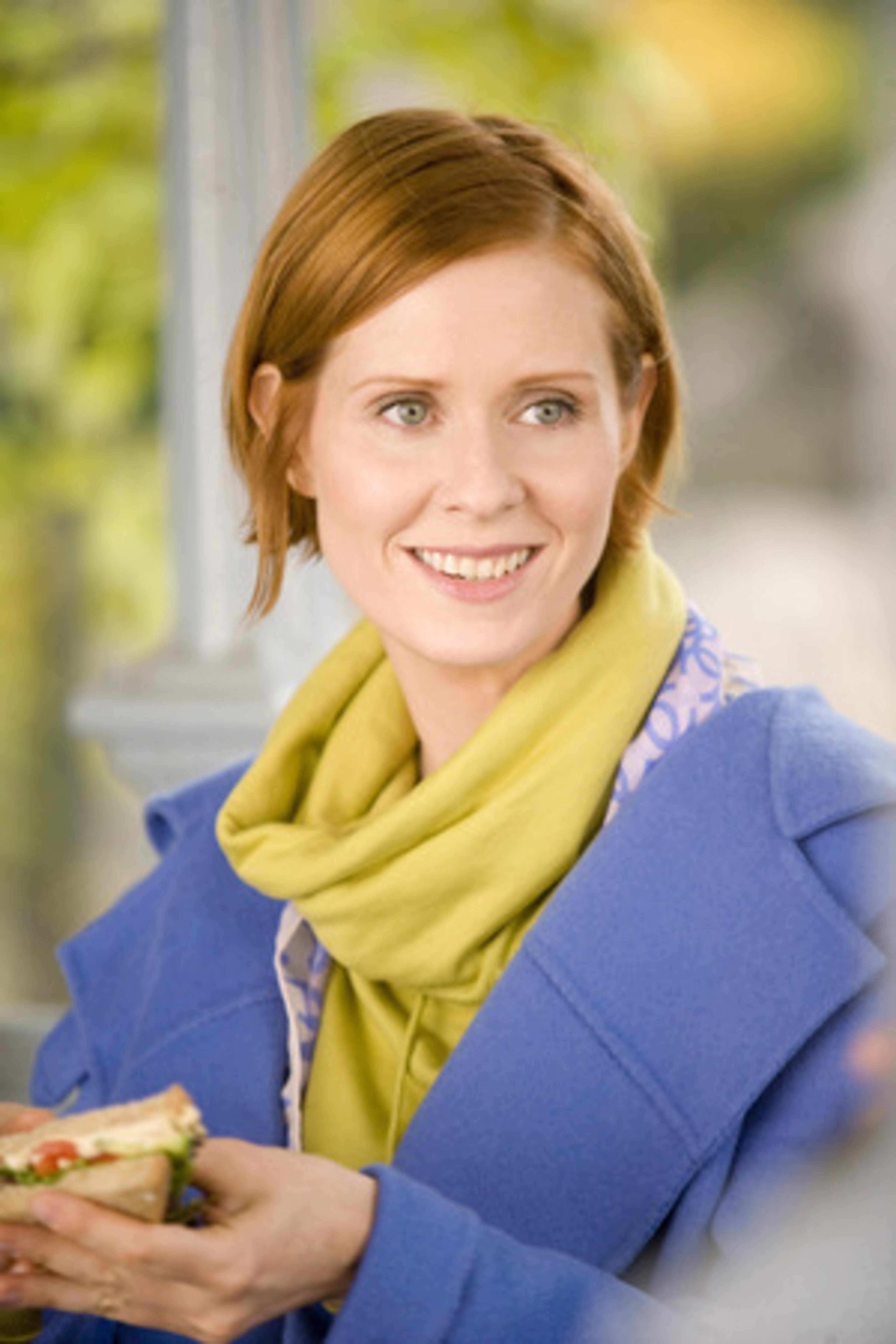 Miranda Hobbes (Cynthia Nixon) Best friend to Carrie, she's an ambitious corporate lawyer who starts out with a hard, masculine edge. She pushes men away, especially if he's a "good guy." The group, her image softens, particularly after she becomes a mother and later, wife.