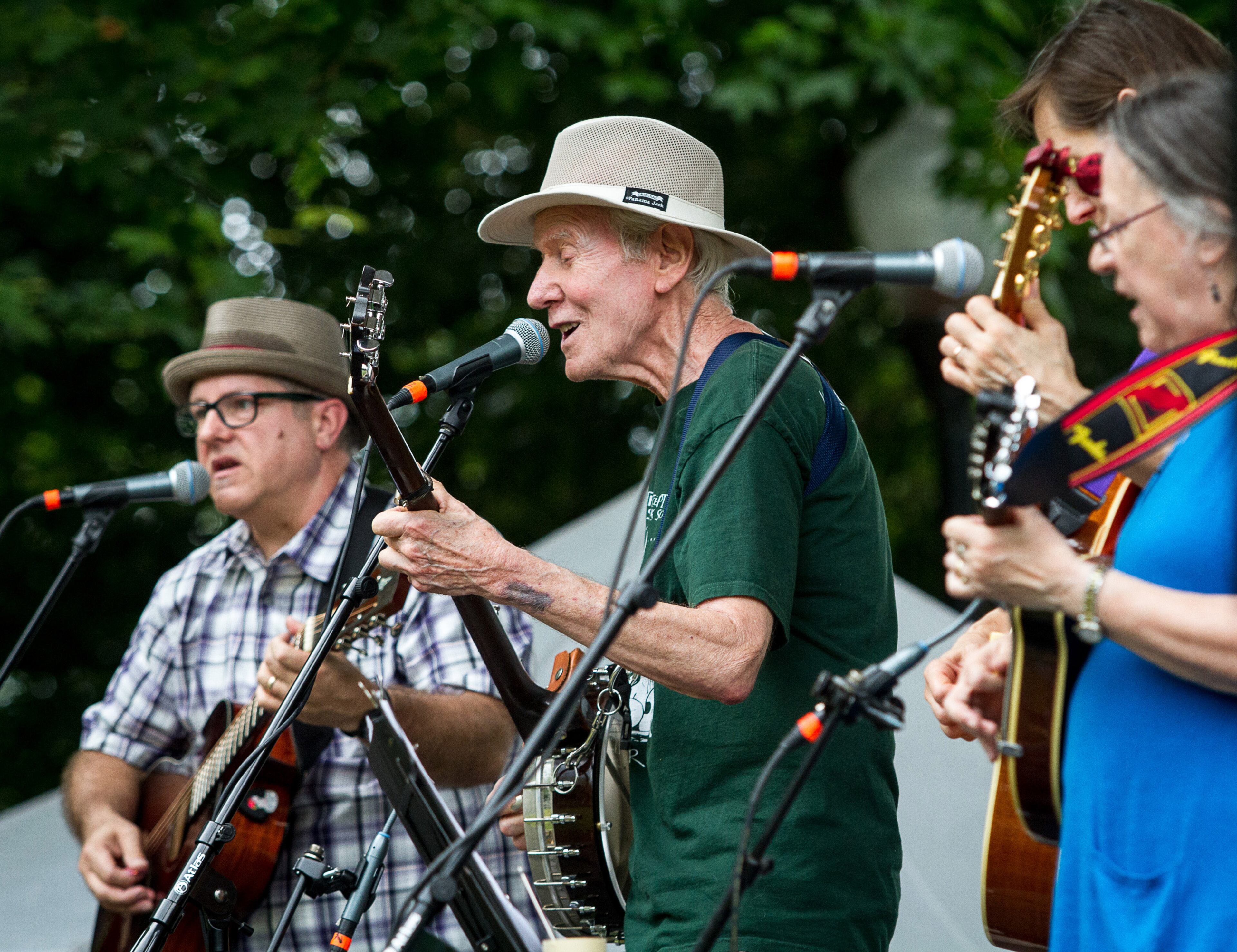 The Eclectic Music Performers play on the acoustic stage during the Summerfest in Atlanta on Saturday, June 4, 2016. STEVE SCHAEFER / SPECIAL TO THE AJC