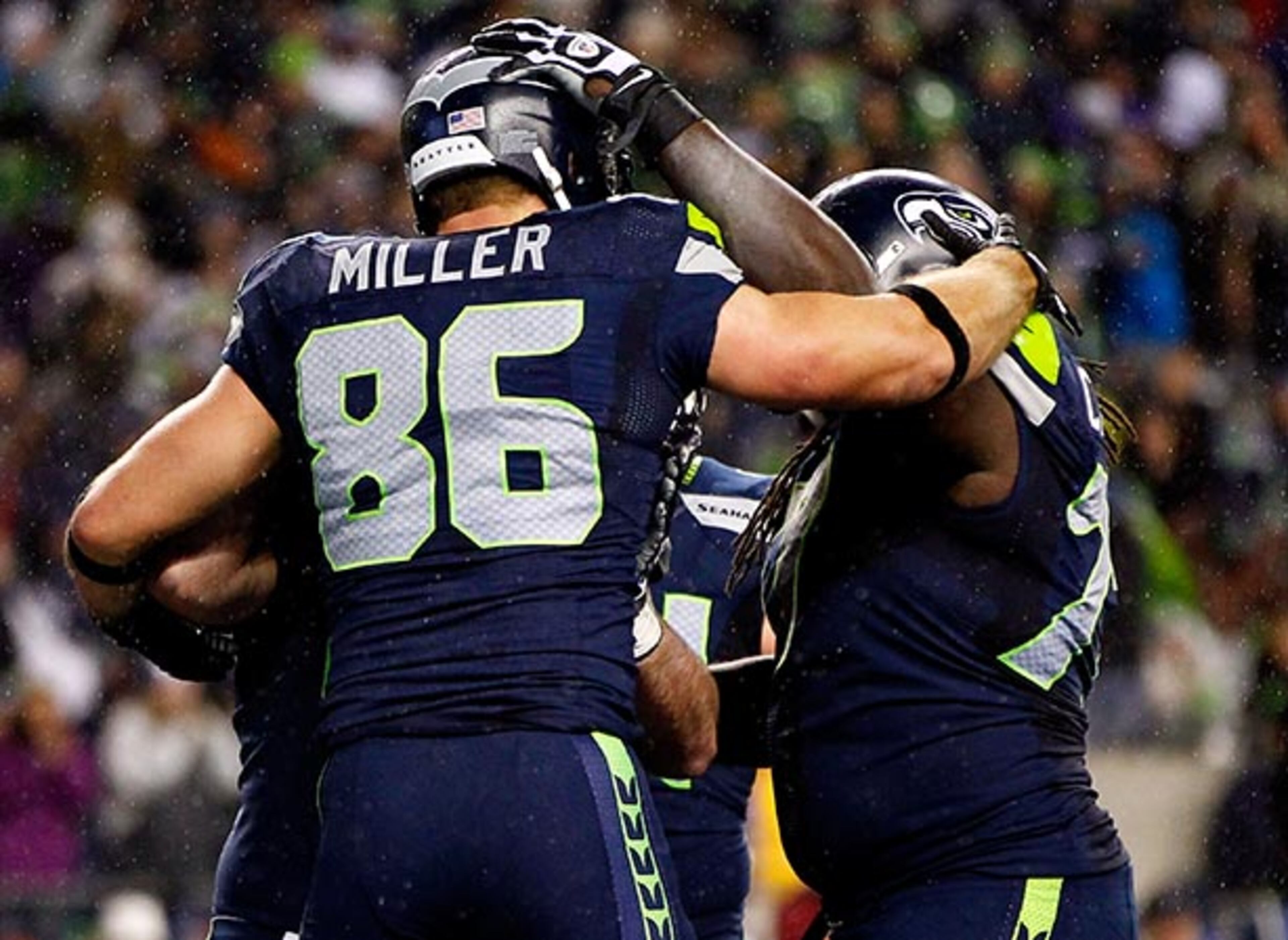 SEATTLE, WA - DECEMBER 02: Tight end Zach Miller #86 of the Seattle Seahawks celebrates a first quarter touchdown with teammates against the New Orleans Saints during a game at CenturyLink Field on December 2, 2013 in Seattle, Washington. (Photo by Jonathan Ferrey/Getty Images)