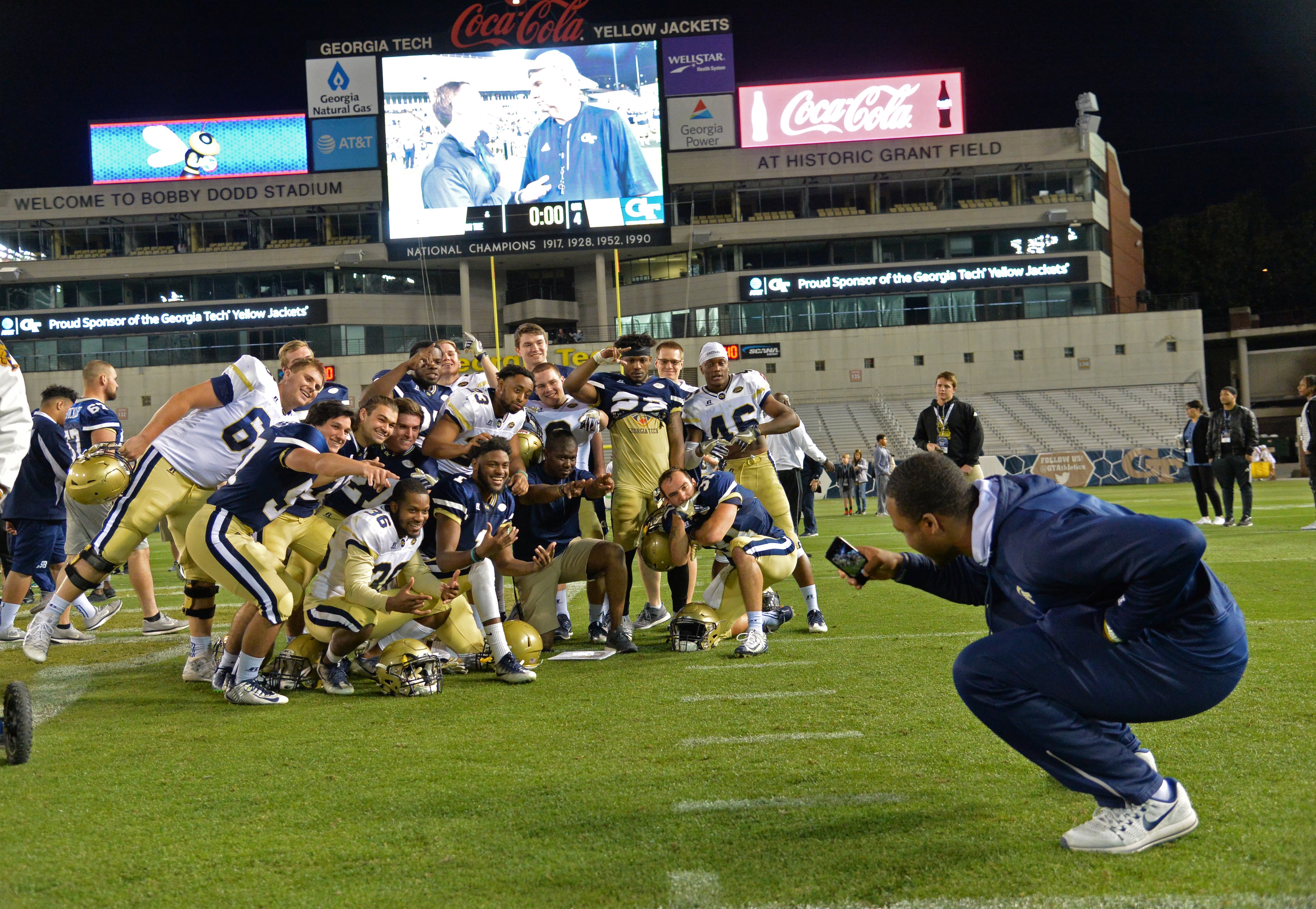 Georgia Tech football players celebrate after Friday's spring game. (Hyosub Shin/hshin@ajc.com)