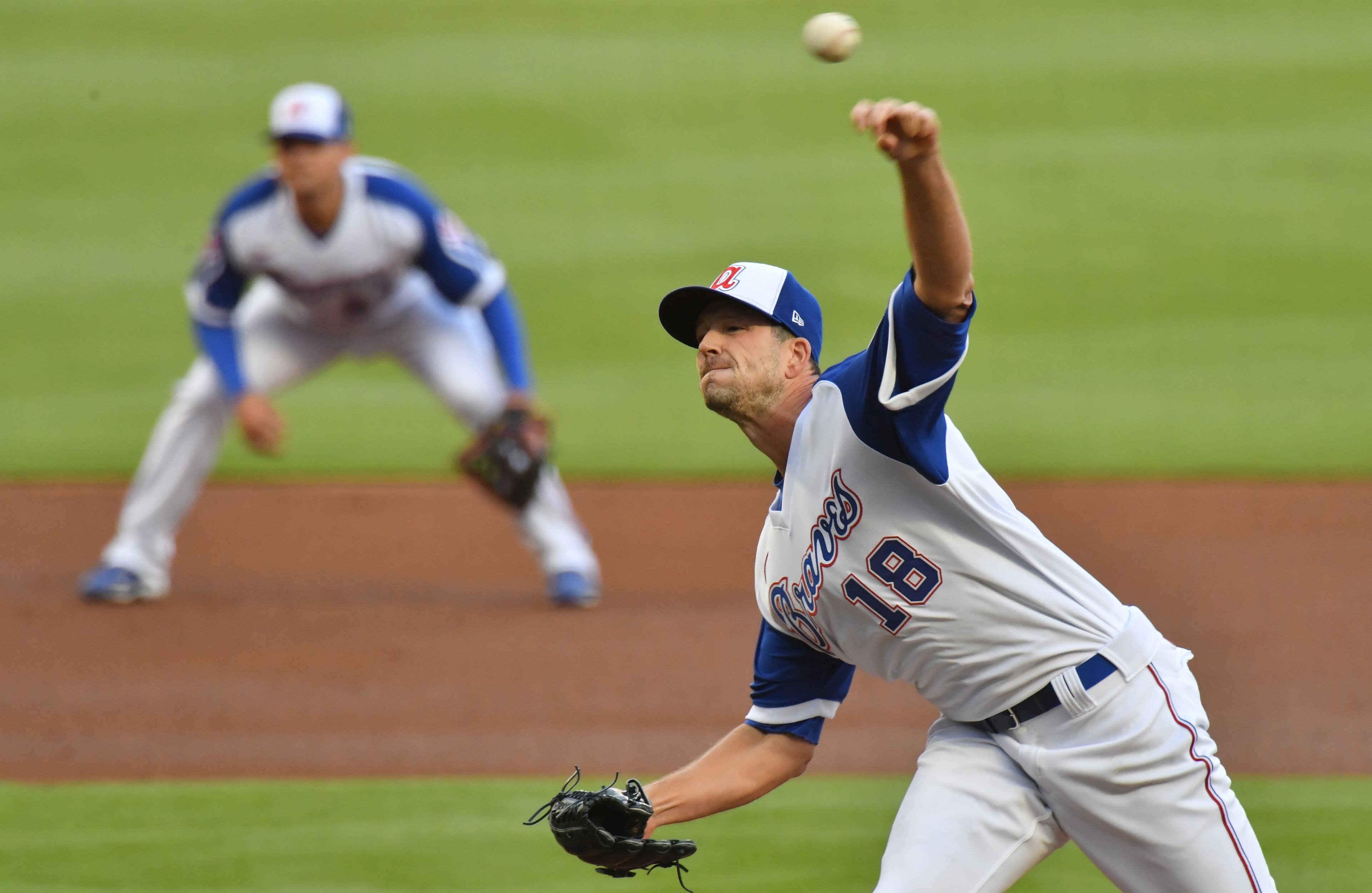 Braves starting pitcher Drew Smyly (18) delivers a pitch against Philadelphia Phillies in the first inning Sunday, April 11, 2021, at Truist Park in Atlanta. (Hyosub Shin / Hyosub.Shin@ajc.com)