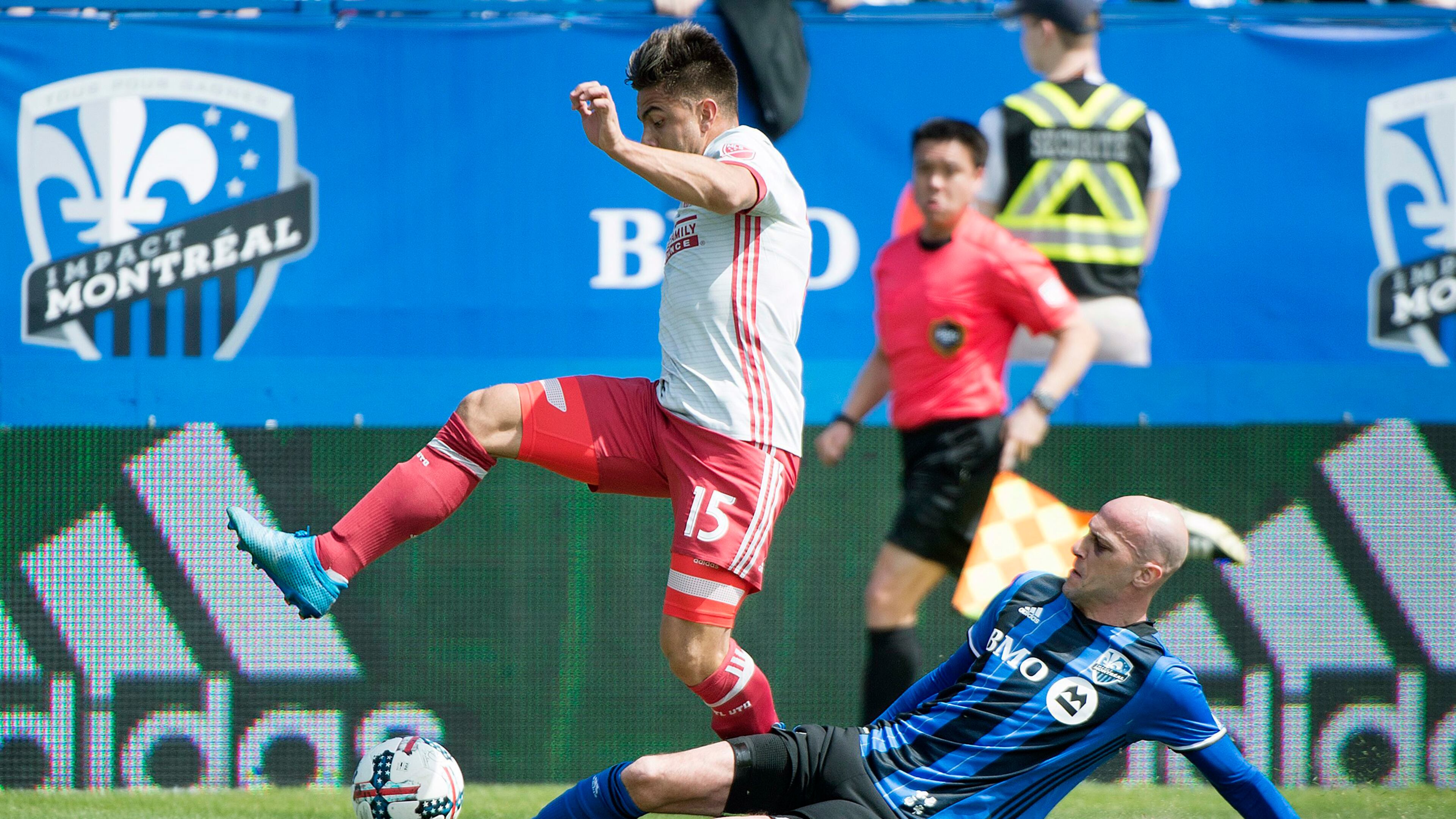 Montreal Impact’s Laurent Ciman, right, challenges Atlanta United’s Hector Villalba during first half of an MLS soccer game in Montreal, Saturday, April 15, 2017. (Graham Hughes/The Canadian Press via AP)