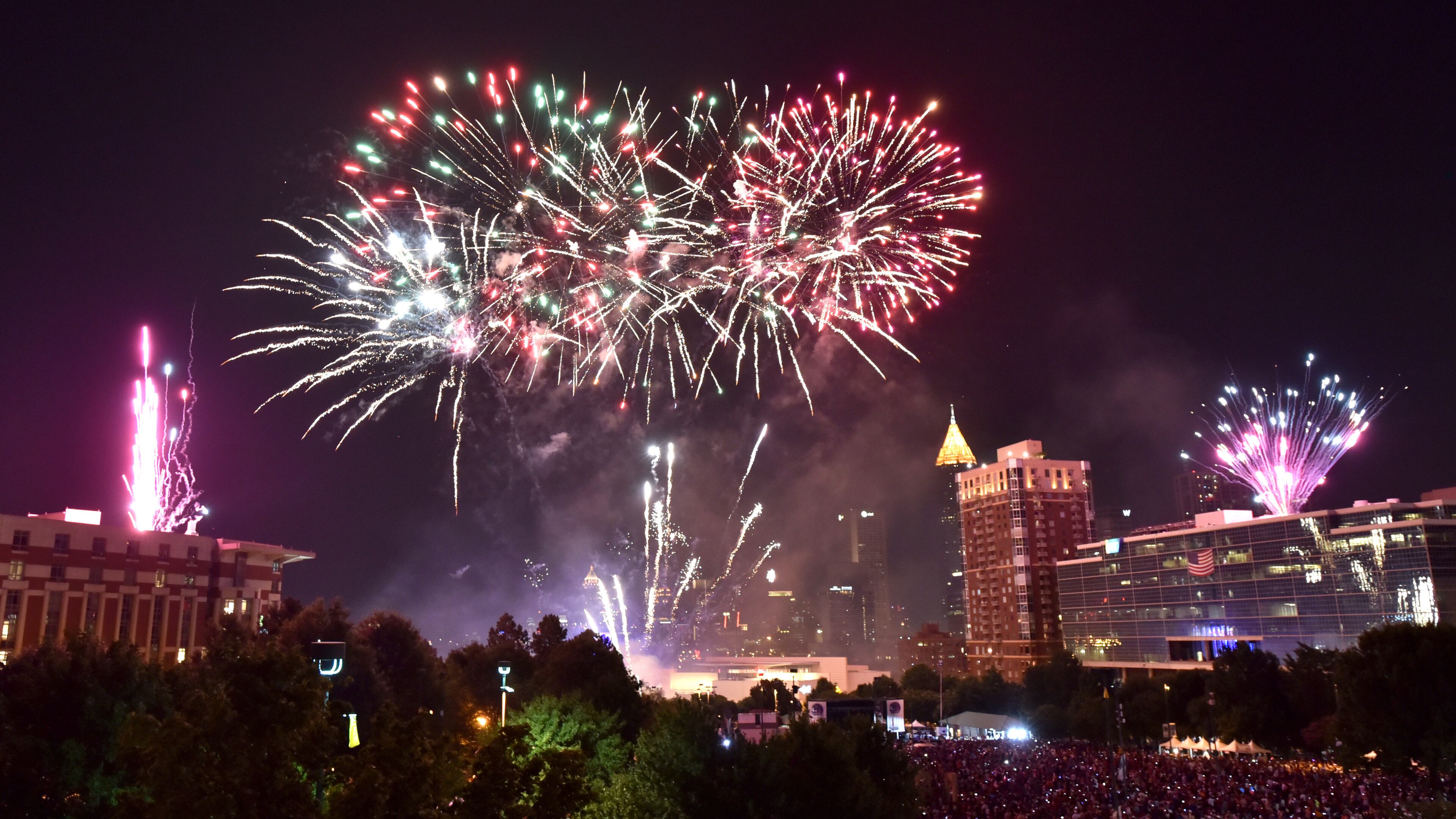 July 4, 2016 Atlanta - The finale fireworks spectacular light up over the Downtown skyline during Centennial Olympic Park's Fourth of July Celebration on Monday, July 4, 2016. HYOSUB SHIN / HSHIN@AJC.COM