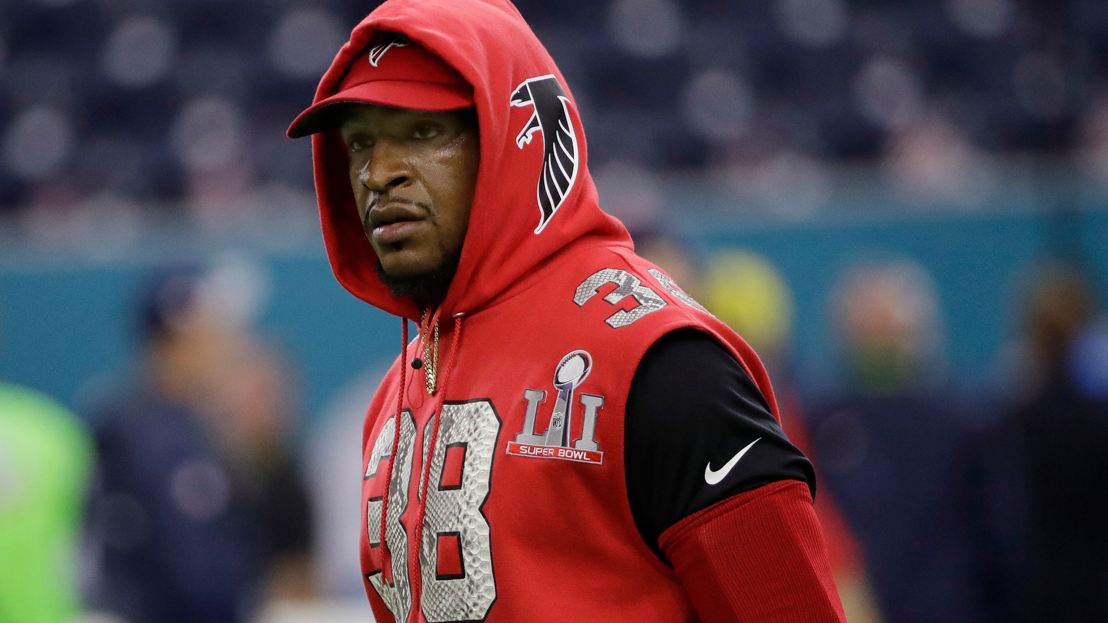 Atlanta Falcons' Dashon Goldson warms up before the NFL Super Bowl 51 football game against the New England Patriots Sunday, Feb. 5, 2017, in Houston. (AP Photo/David J. Phillip)