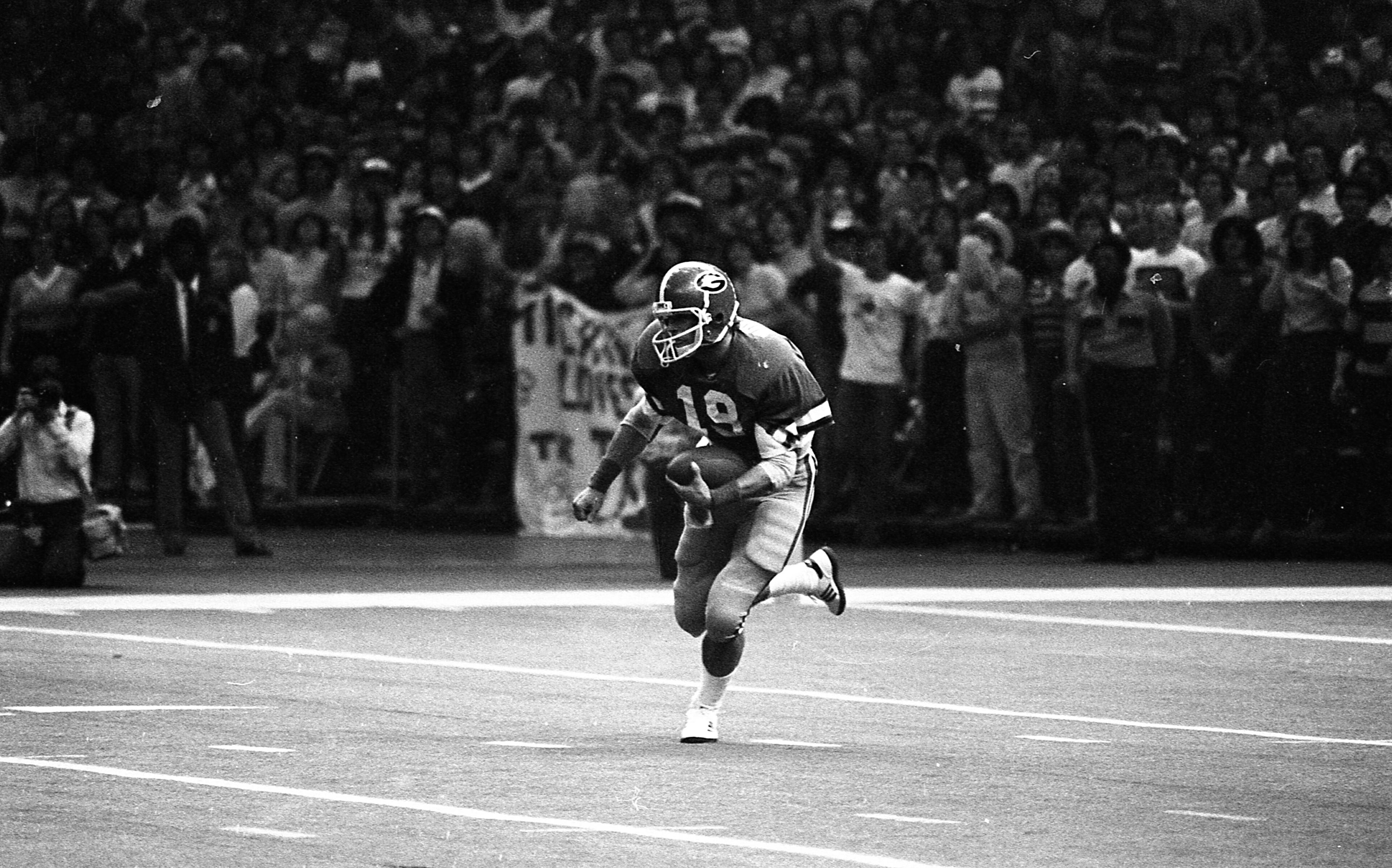 Georgia's Scott Woerner returns a kick against Notre Dame in the 1981 Sugar Bowl. AJC file photo