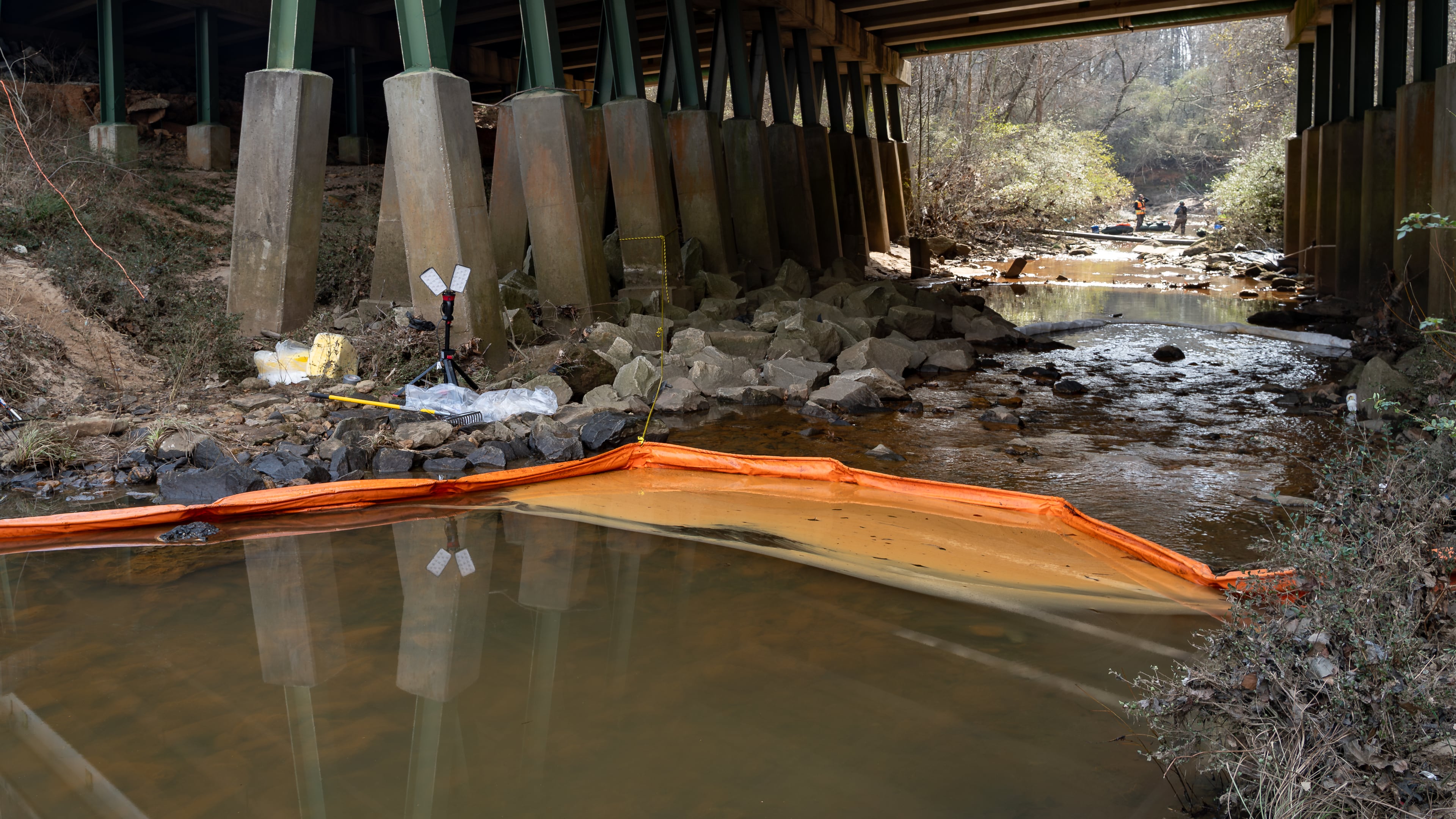 What appears to be oil pools along a containment boom deployed following a fuel spill into the Flint River south of Hartsfield-Jackson International Airport on Tuesday, Feb 03, 2026. (Ben Hendren for the AJC)