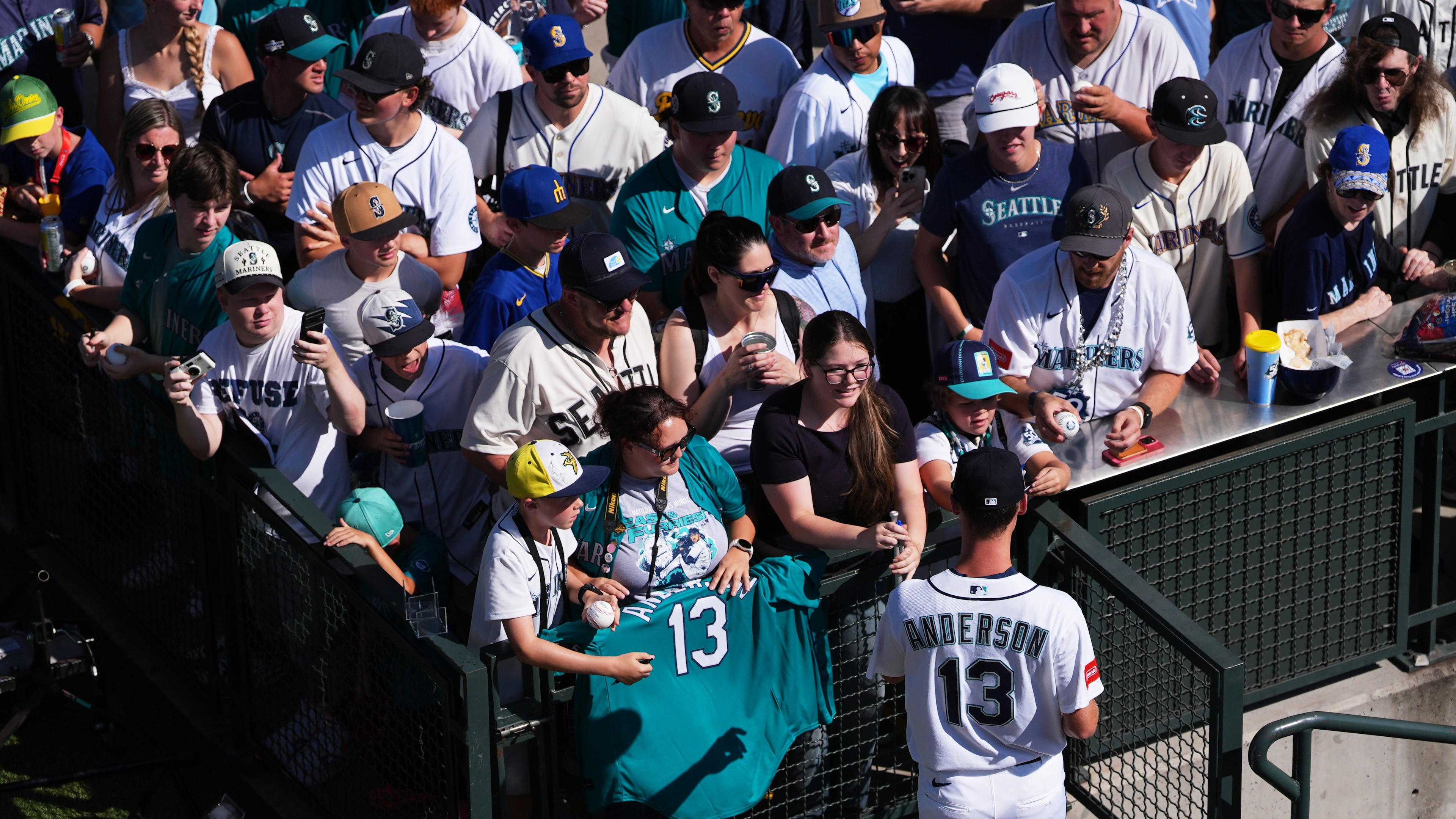Seattle Mariners starting pitcher Kade Anderson signs autographs in the bullpen before making his major league debut against the Chicago Cubs in a baseball game, Saturday, Aug. 22, 2026, in Seattle. (AP Photo/Lindsey Wasson)