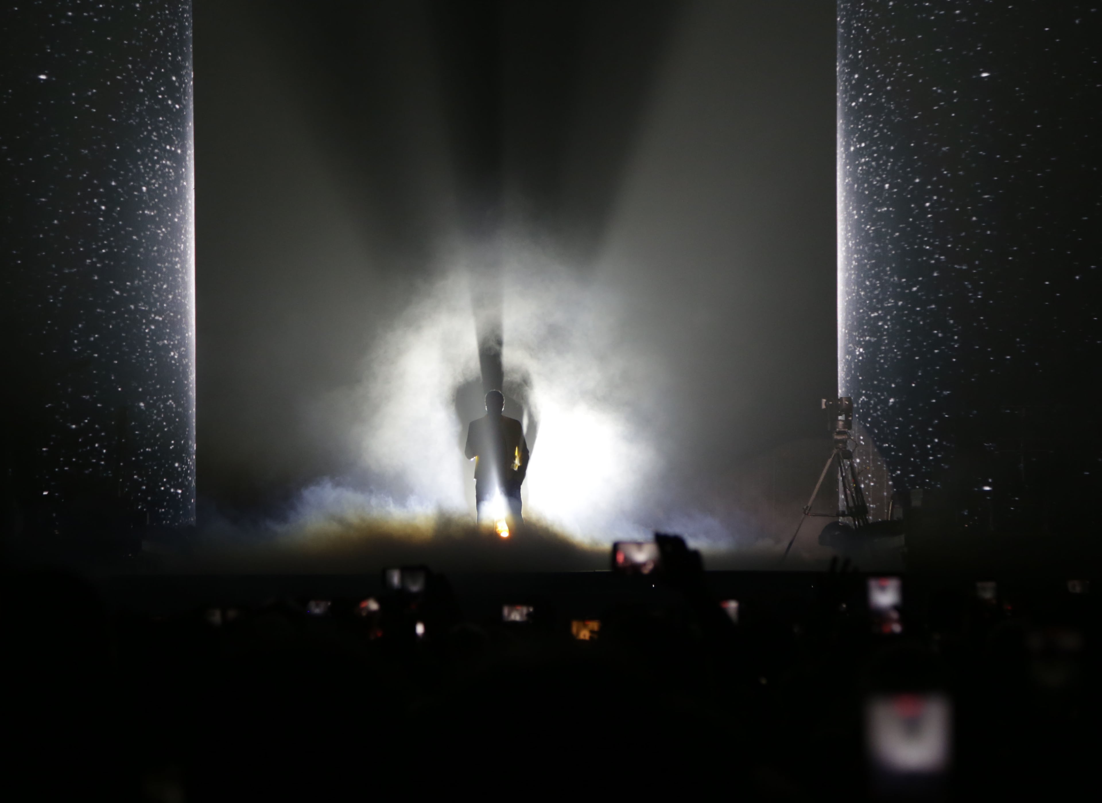 Lionel Richie makes a dramatic entrance Sunday, July 19, 2026, at State Farm Arena. (Akili-Casundria Ramsess for the AJC)