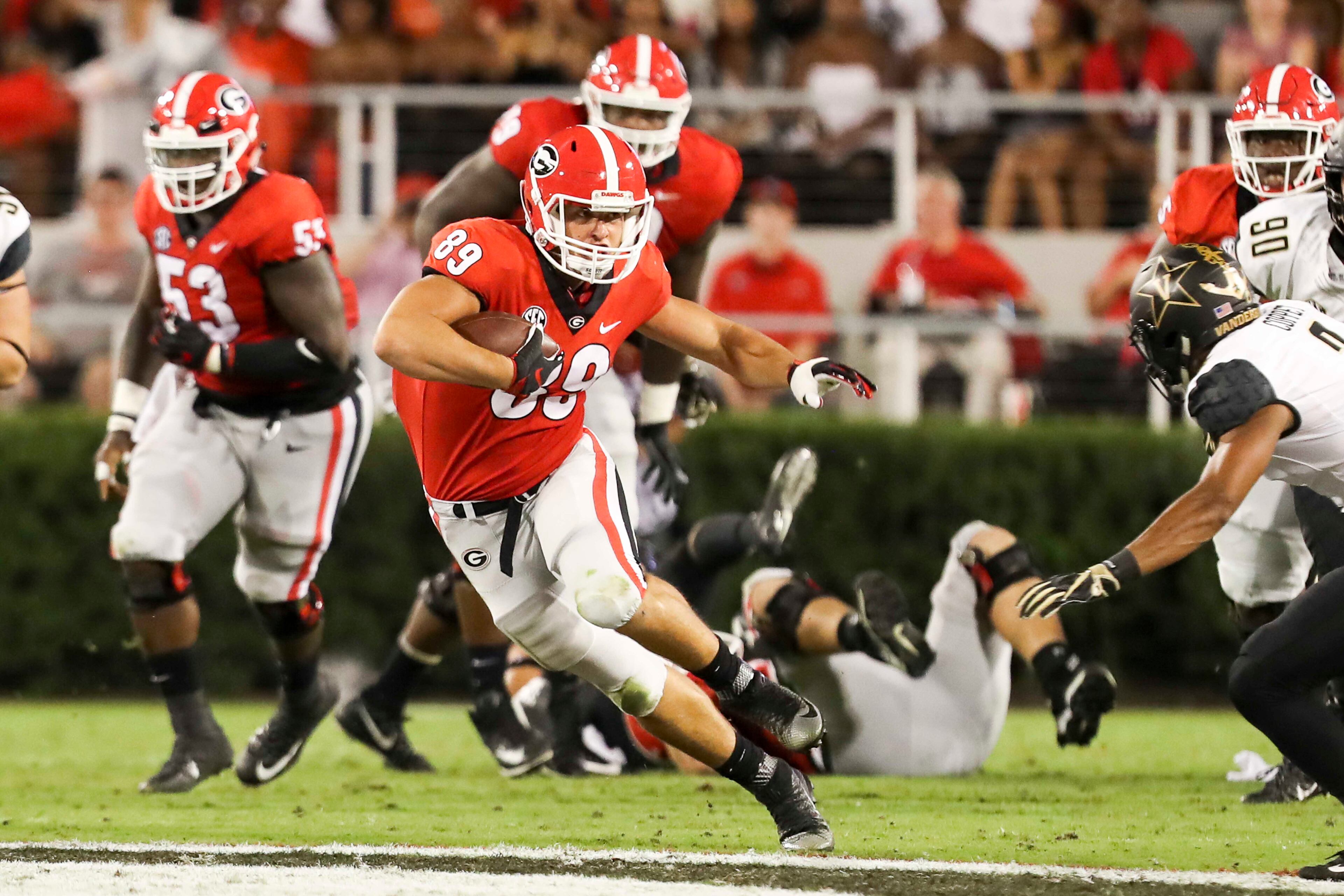 10/06/2018 -- Athens, Georgia -- Georgia tight end Charlie Woerner (89) completes a pass against Vanderbilt during the second quarter of an NCAA college football game at Sanford Stadium in Athens, Saturday, October 6, 2018. (ALYSSA POINTER/ALYSSA.POINTER@AJC.COM)
