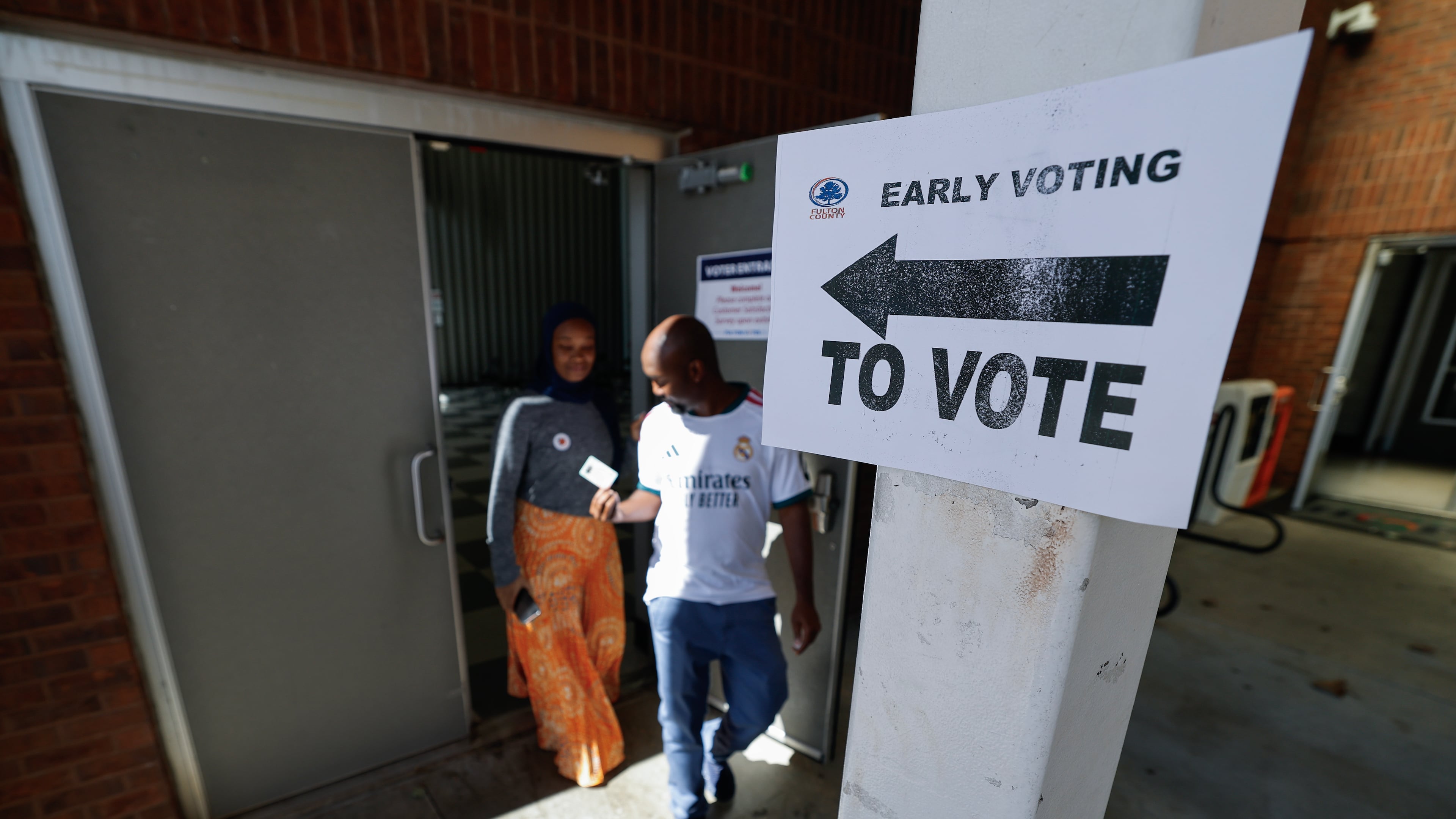 Voters cast their ballots at the C.T. Martin Natatorium and Recreation Center Fulton County early voting location on Saturday. (Erik S. Lesser for the AJC)