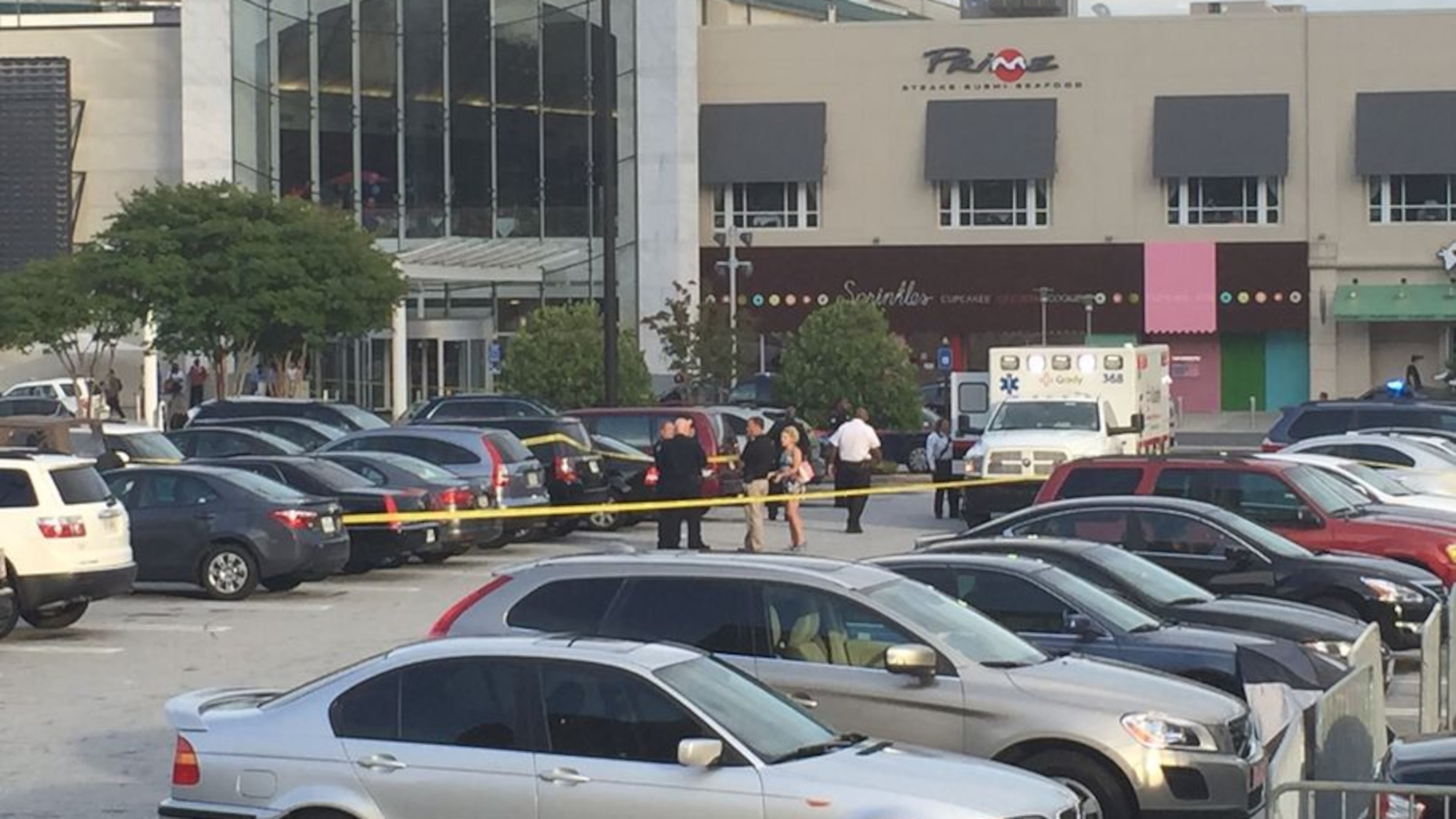 Atlanta police were on the scene of a shooting at Lenox Square mall on Sun., May 31, 2015. (Credit: Channel 2 Action News)