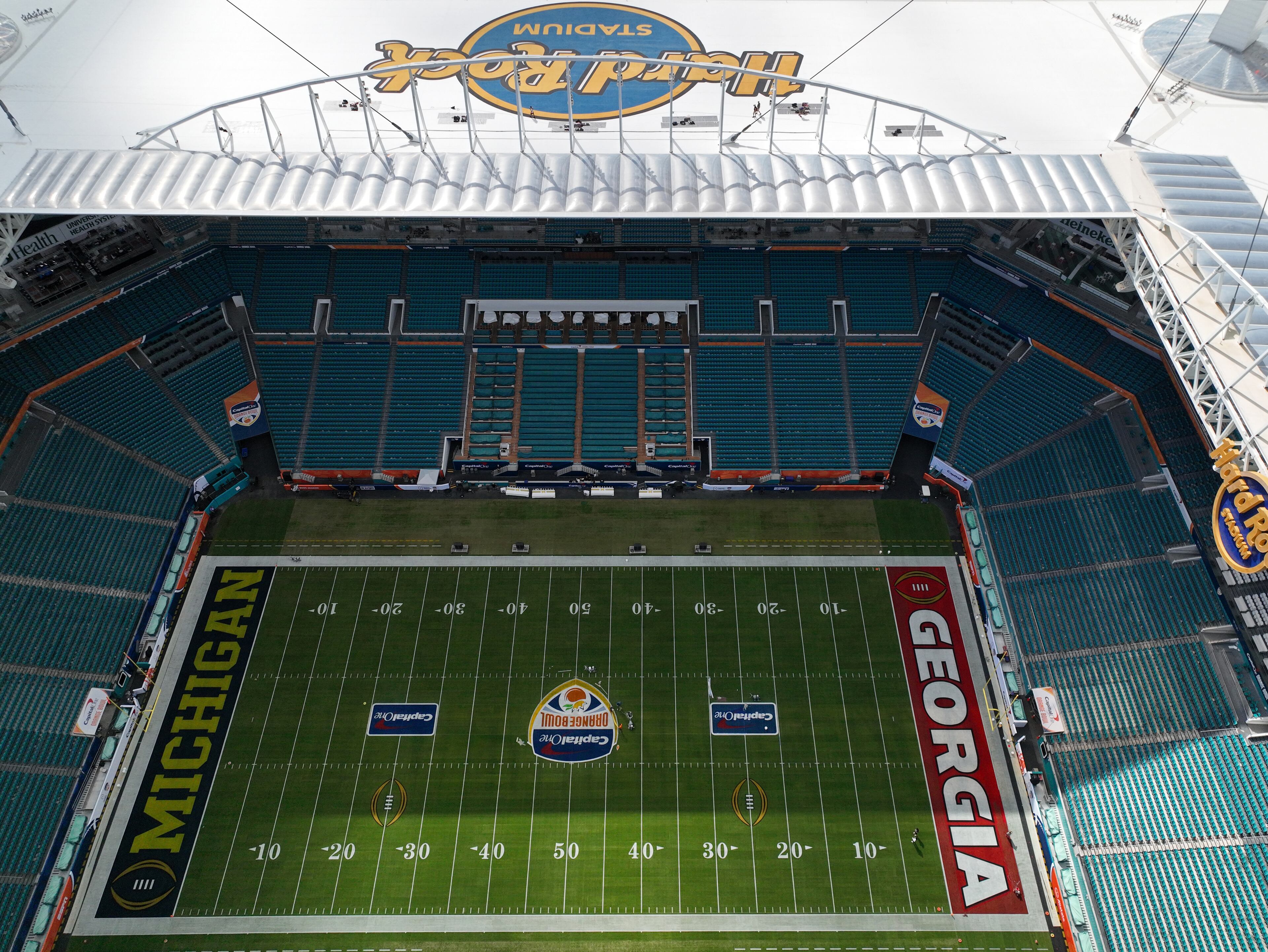 Hard Rock Stadium is empty Thursday but will be full Friday. (Hyosub Shin / Hyosub.Shin@ajc.com)