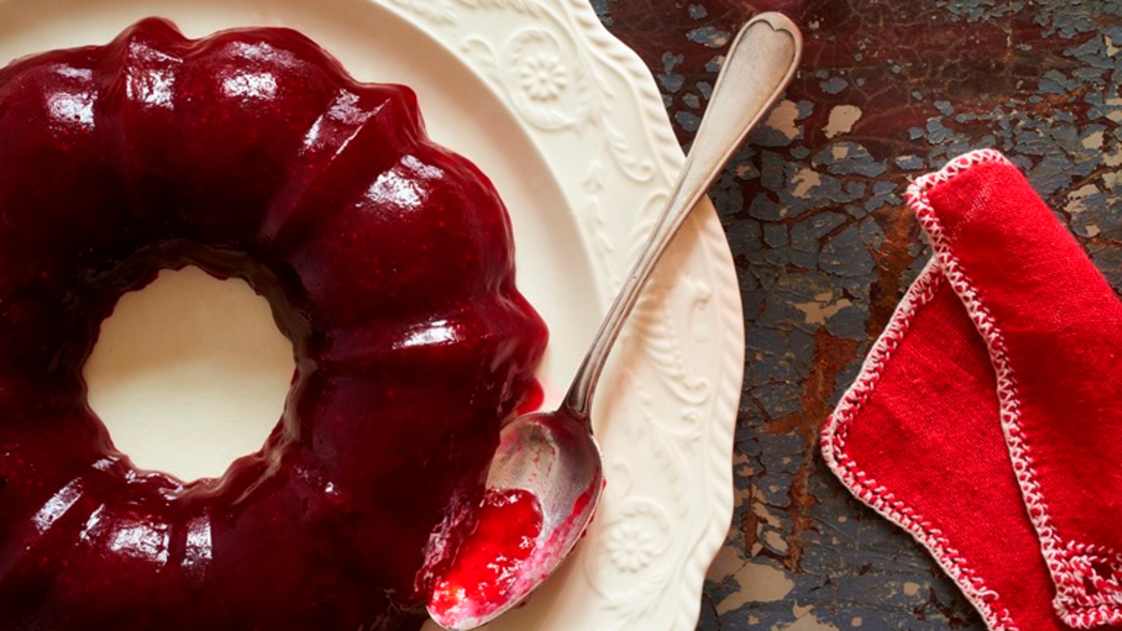 Cranberry-orange jelly, in New York, Oct. 9, 2015. By adding add one or more new dishes to the perennials on the table for Thanksgiving, and making sure they have modern, fresh flavors, a host can satisfy both those who like traditional Thanksgiving staples, and those who like to try something new.