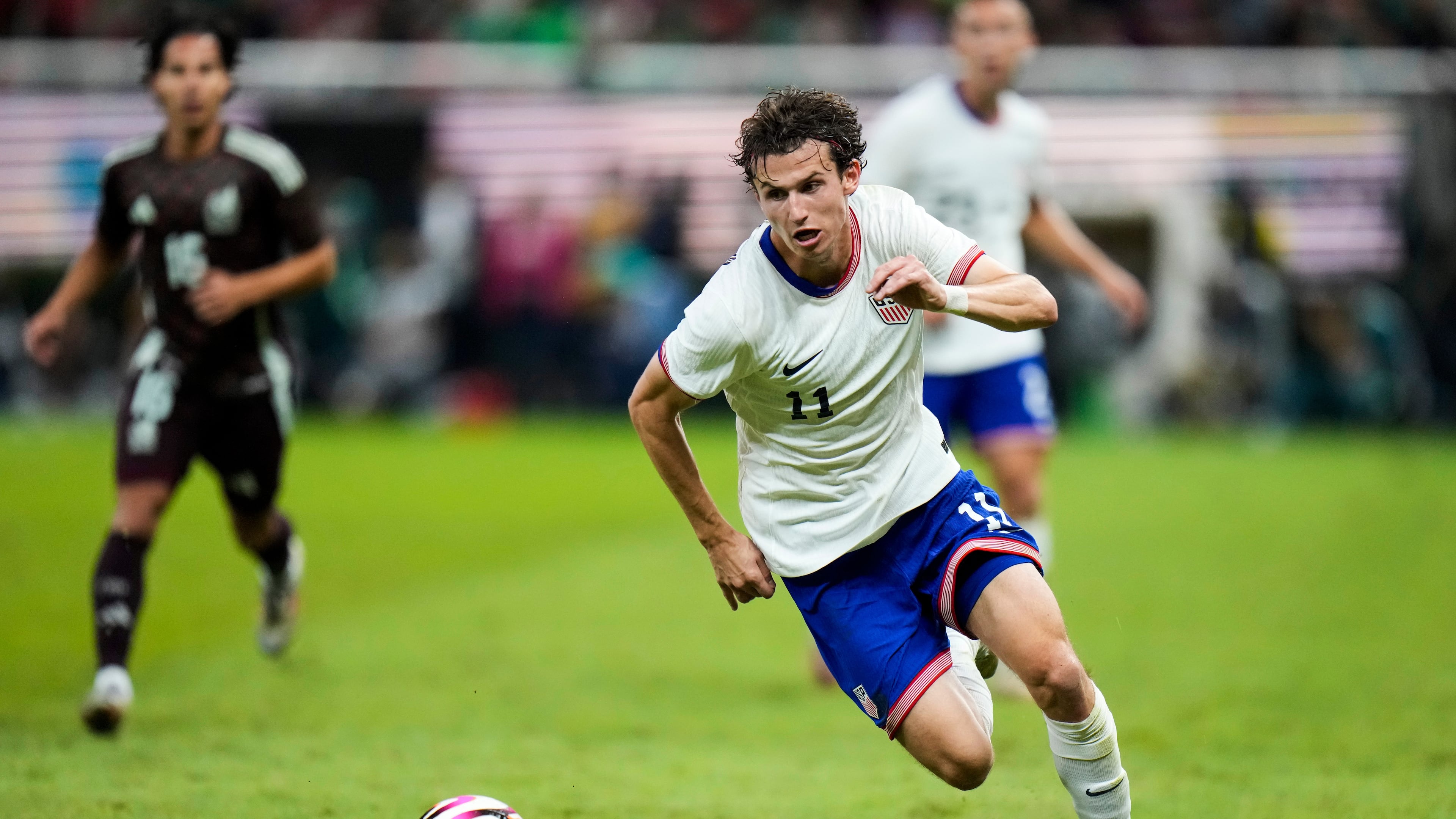 FILE - The United States' Brenden Aaronson goes for the ball during an international friendly soccer match against Mexico at Akron Stadium in Guadalajara, Mexico, Tuesday, Oct. 15, 2024. (AP Photo/Eduardo Verdugo, File)
