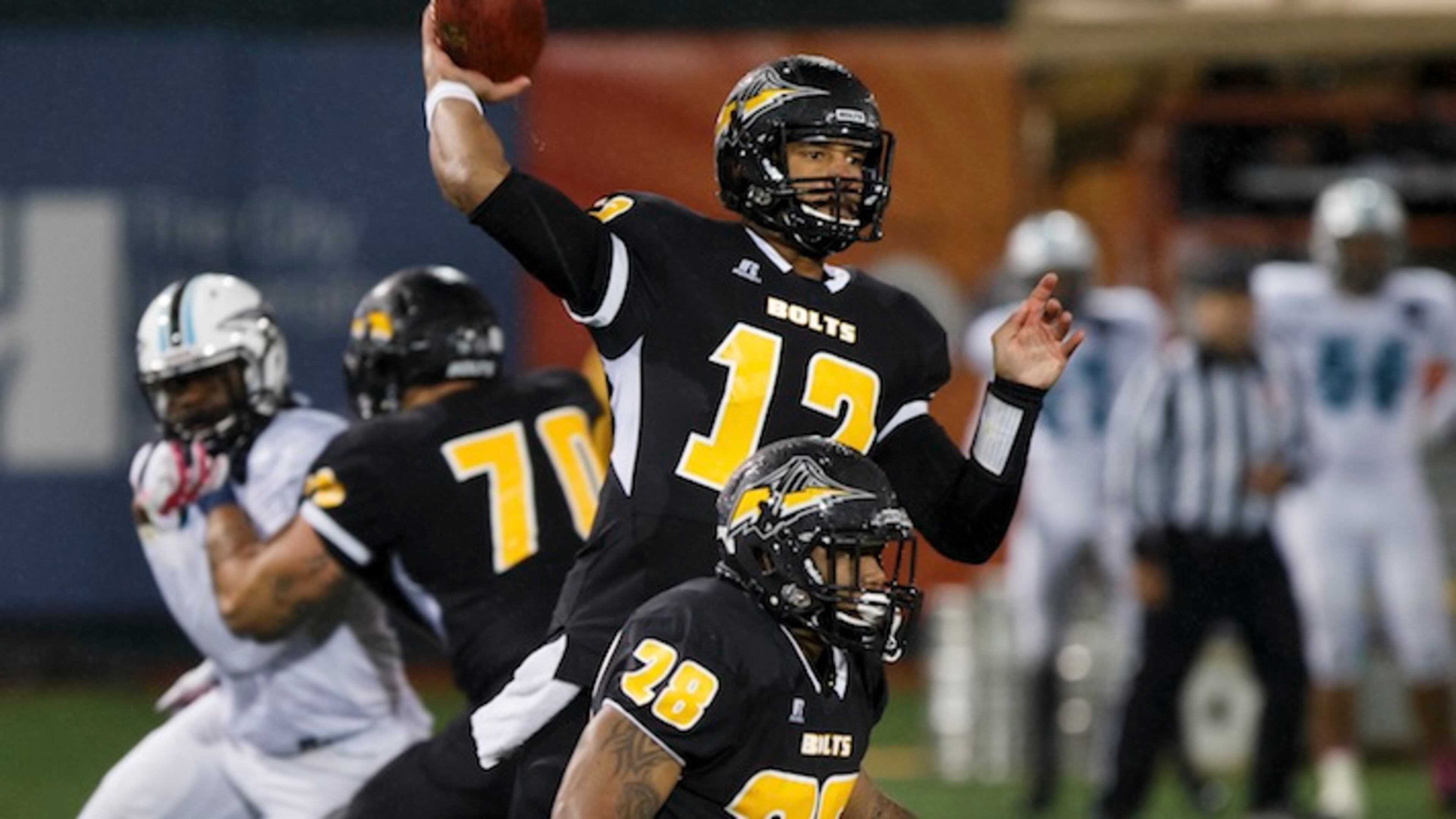 Former NFL quarterback Josh Freeman, (12), during a game with the Brooklyn Bolts of the fledgling Fall Experimental Football League, a three-team circuit in New York, Oct. 2, 2015. Freeman completed 9 of 16 passes for 32 yards, threw an interception and a touchdown pass, and fumbled five times in the Bolts’ 29-6 loss. (Richard Perry/The New York Times)