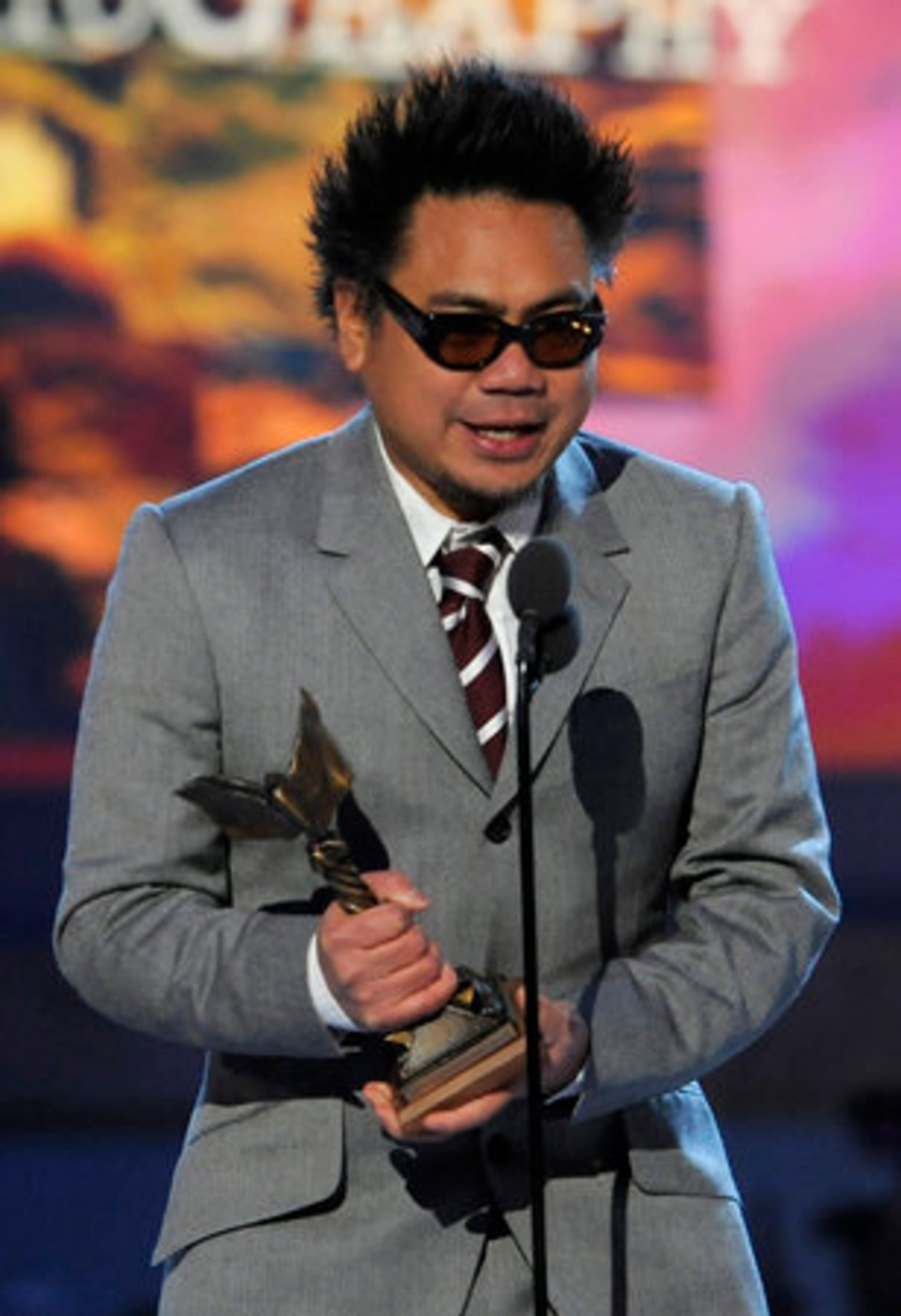 Matthew Libatique accepts the award for best cinematography.