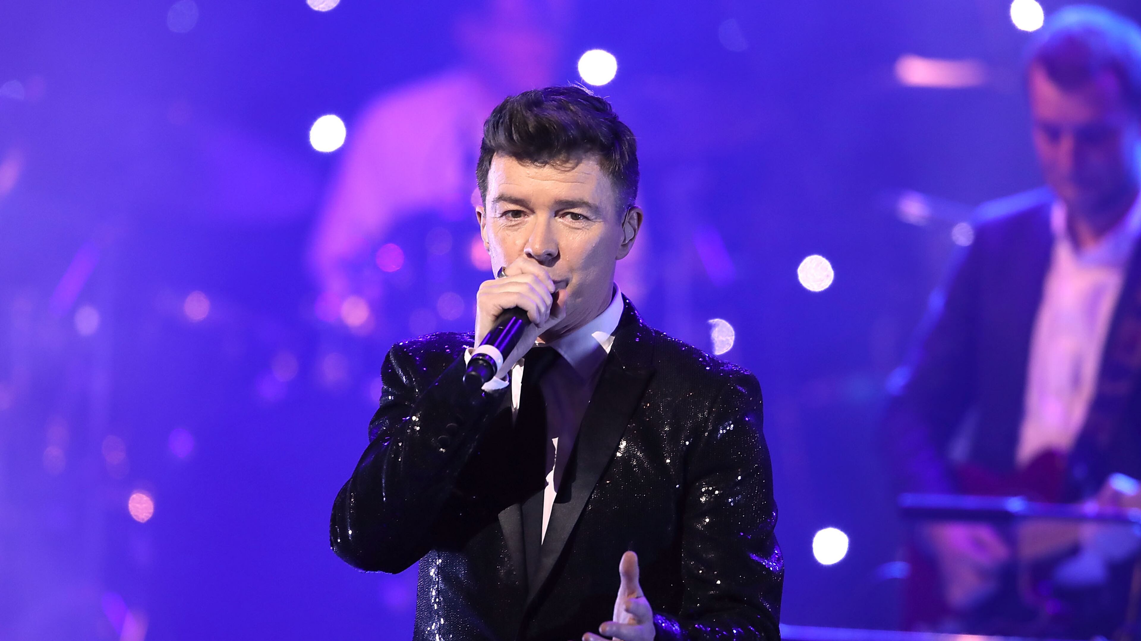 LONDON, ENGLAND - NOVEMBER 27: Rick Astley performs on stage during The Magic of Christmas at London Palladium on November 27, 2016 in London, England. (Photo by Luca V. Teuchmann/Getty Images)